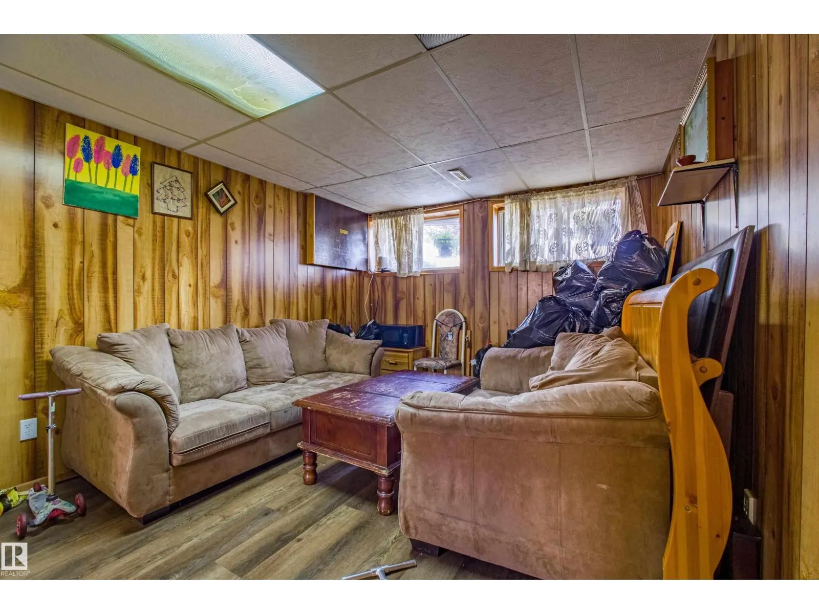 4533 29 AV NW NW