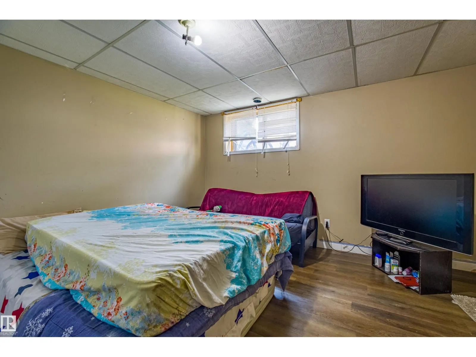 4533 29 AV NW NW