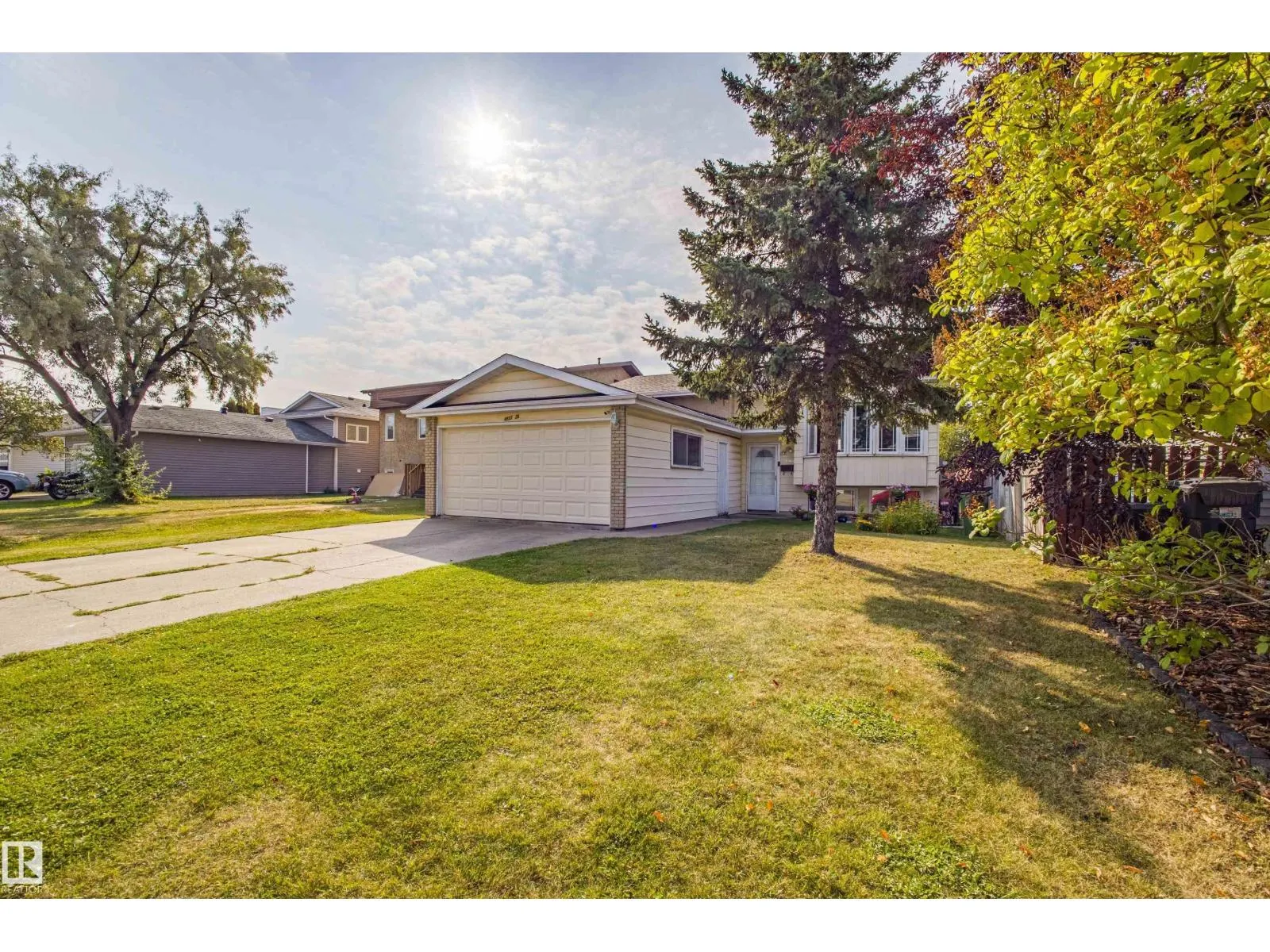 4533 29 AV NW NW