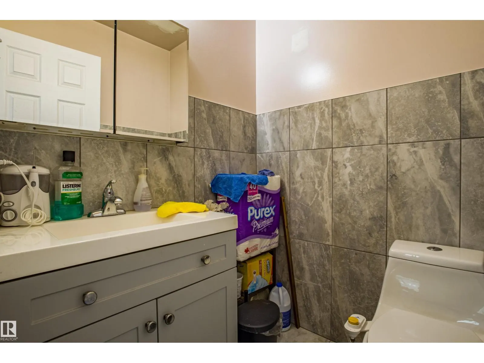 4533 29 AV NW NW