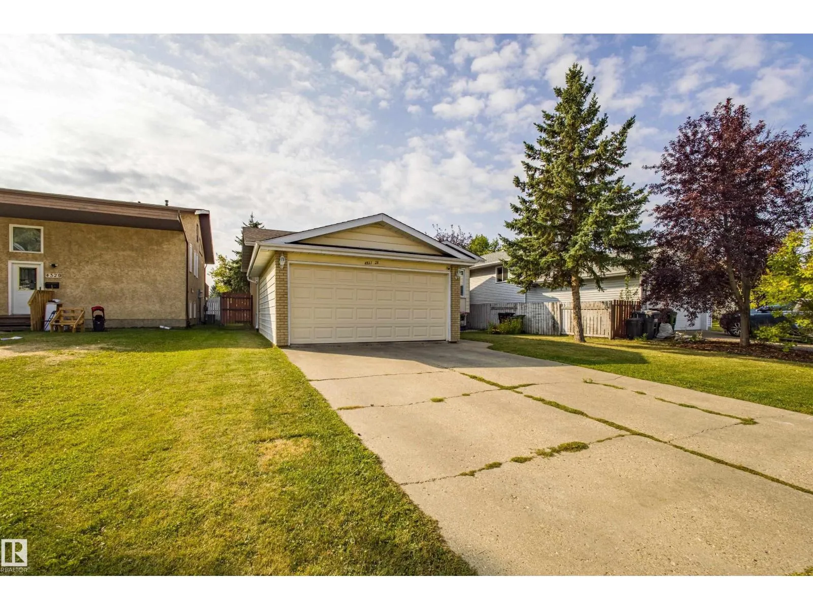 4533 29 AV NW NW