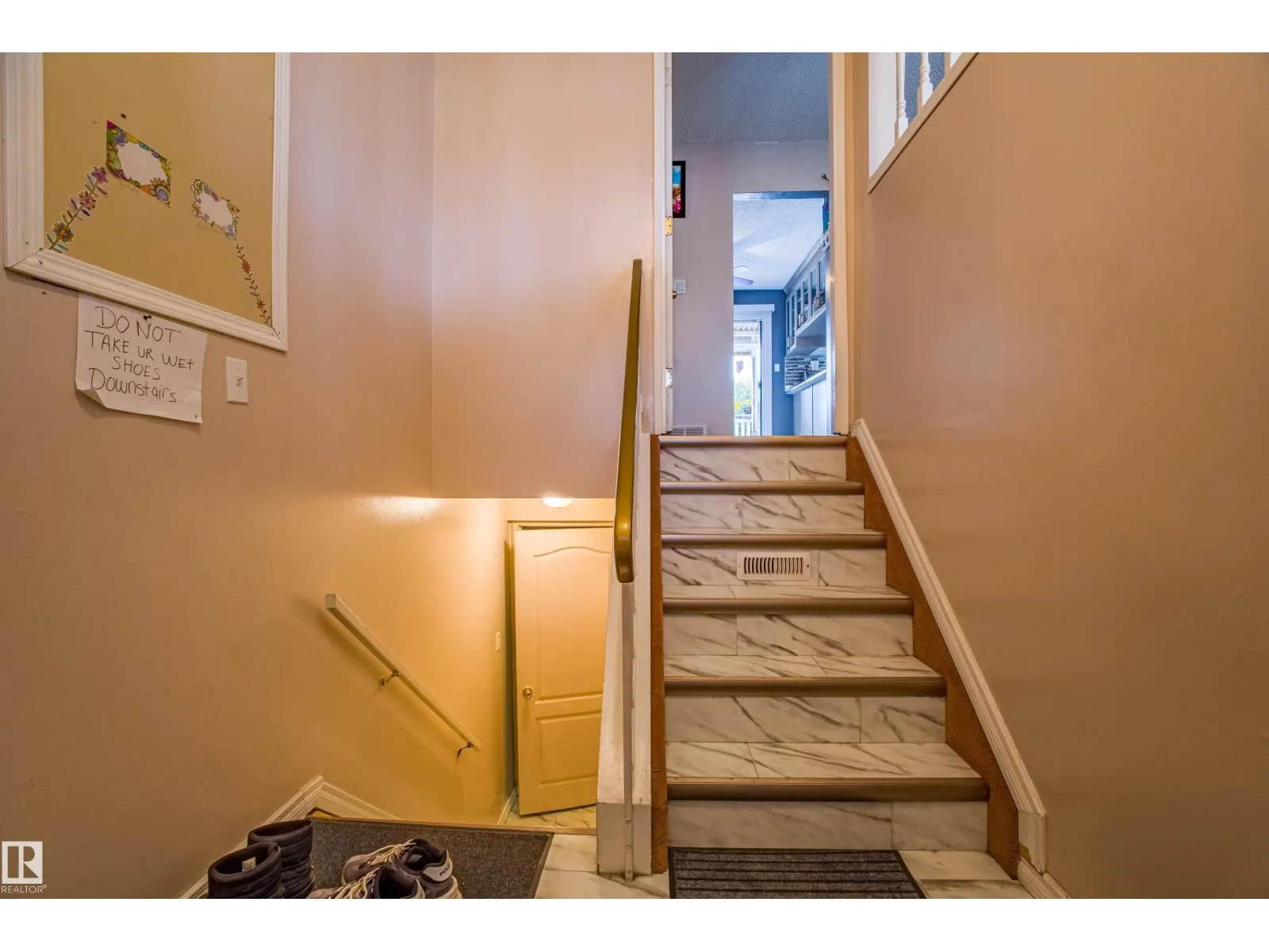 4533 29 AV NW NW