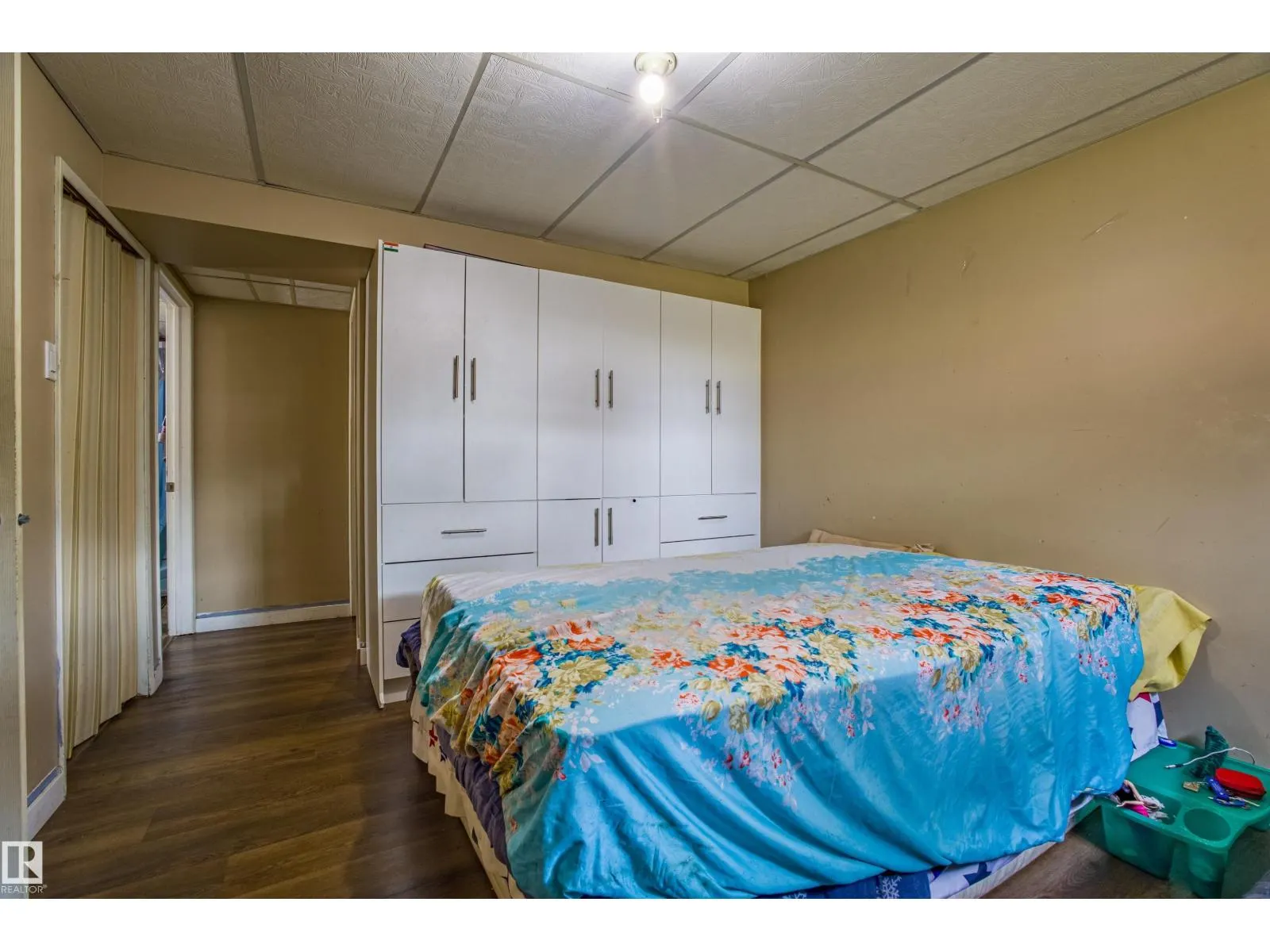 4533 29 AV NW NW