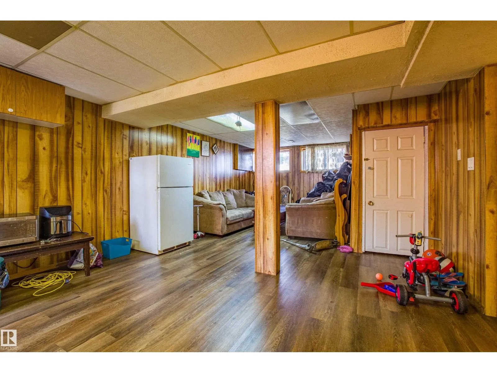 4533 29 AV NW NW