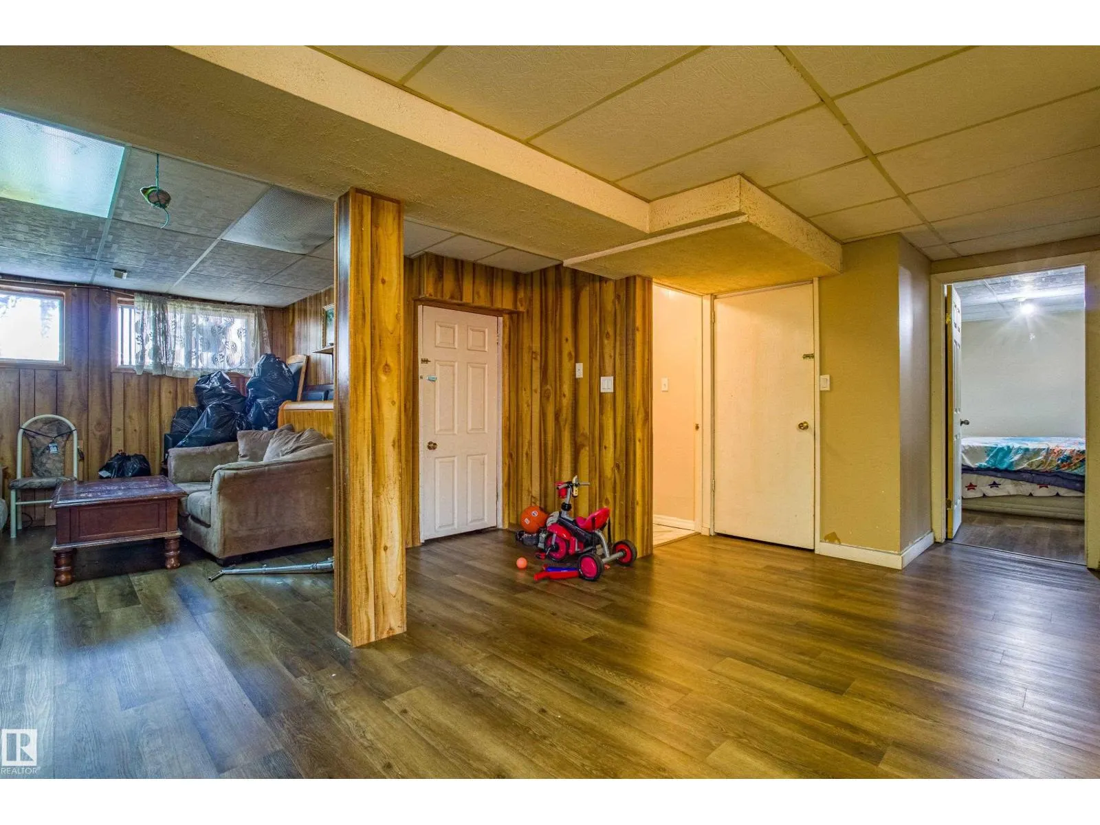 4533 29 AV NW NW