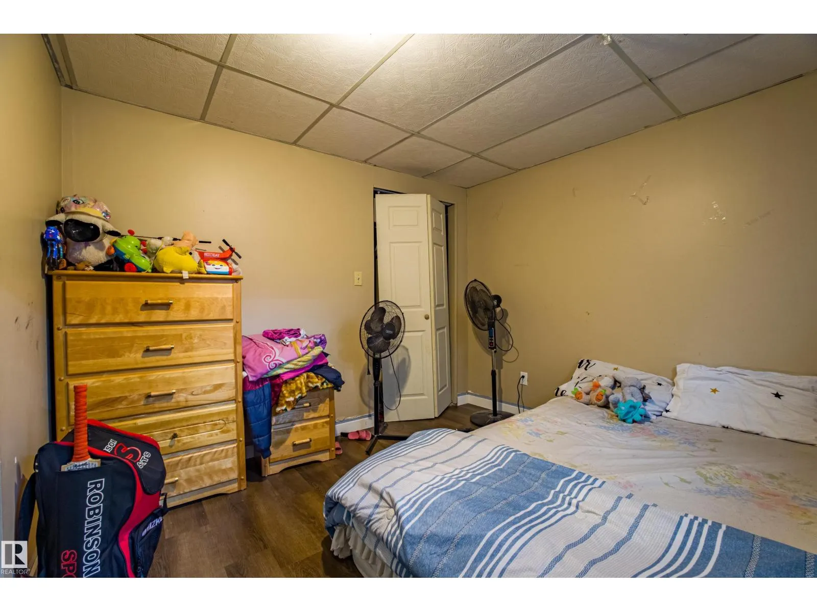 4533 29 AV NW NW