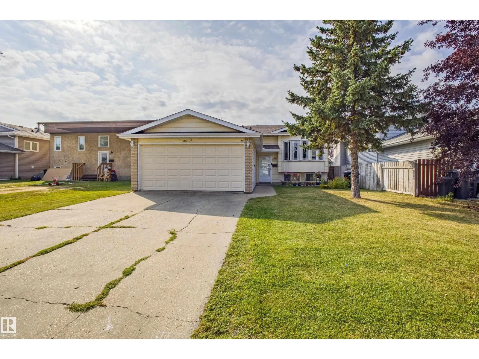 4533 29 AV NW NW
