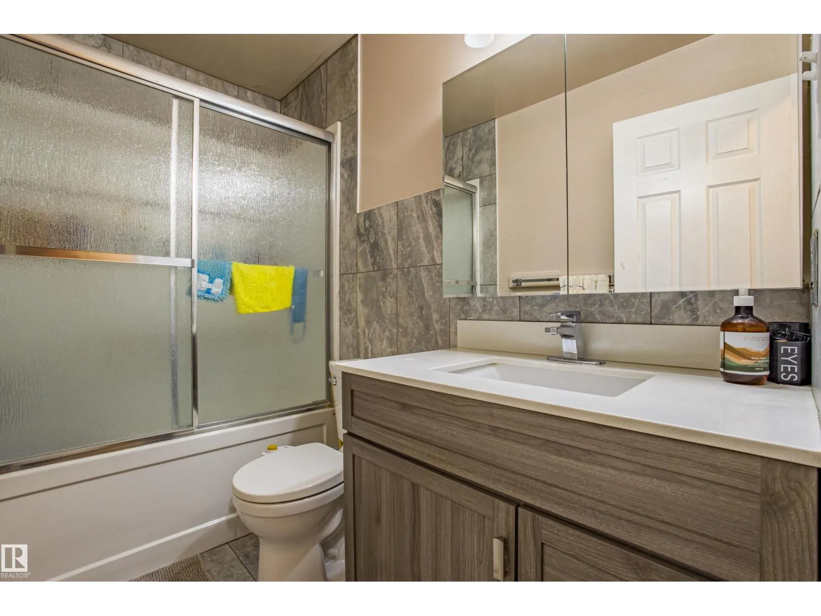 4533 29 AV NW NW