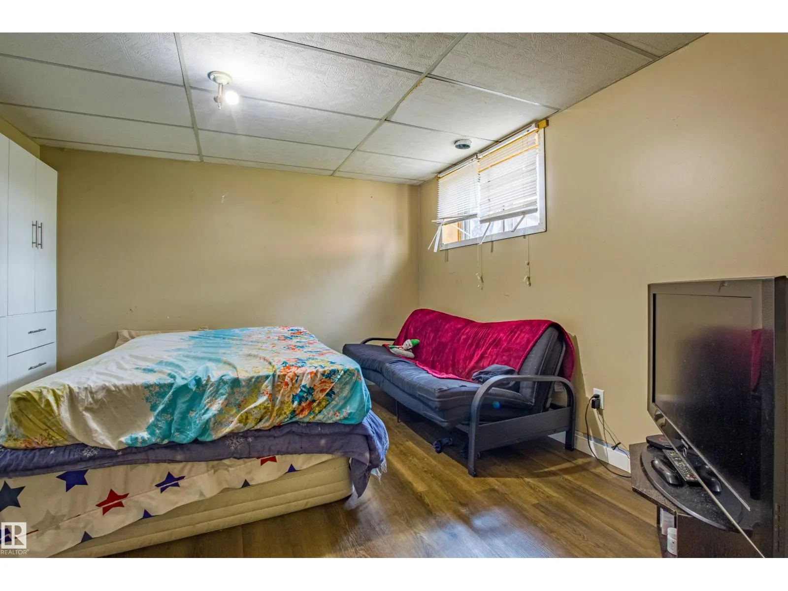 4533 29 AV NW NW