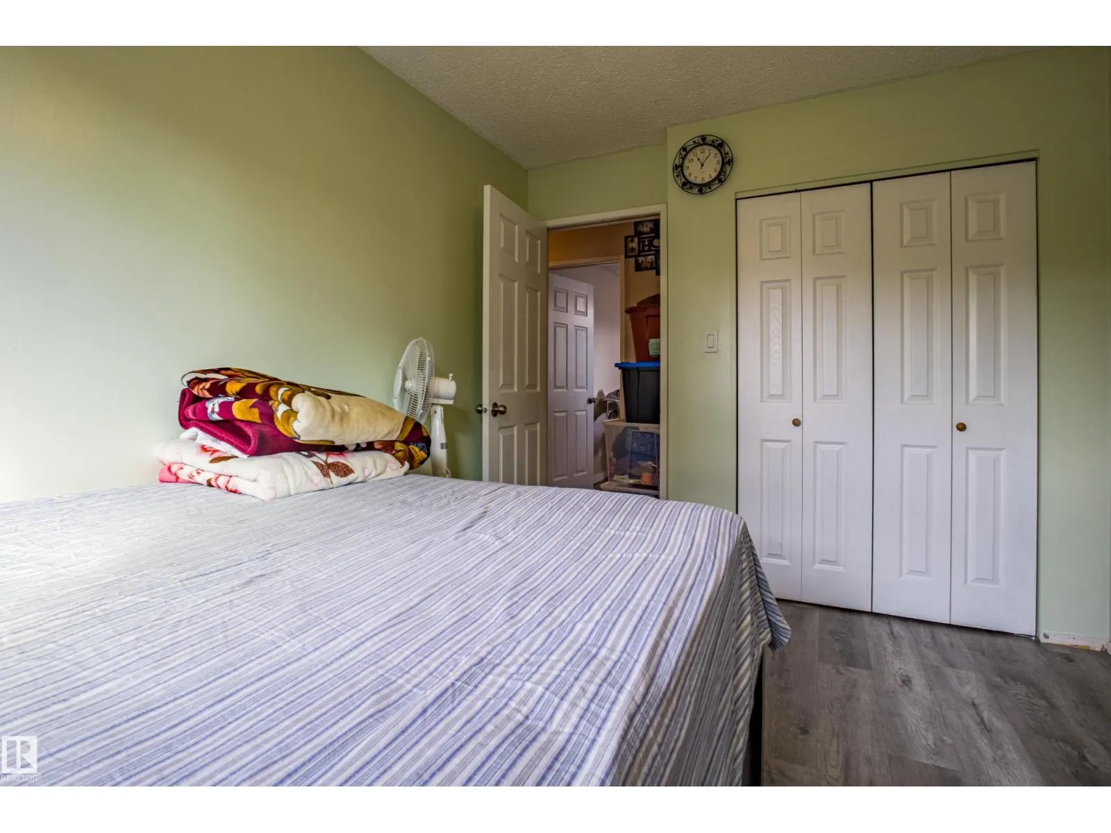 4533 29 AV NW NW