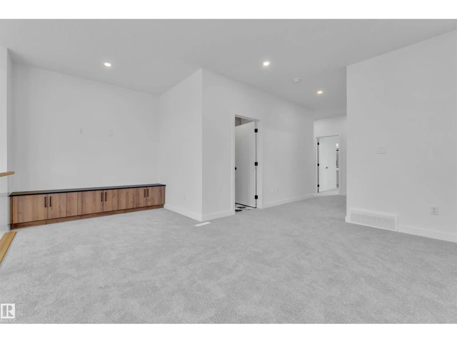703 166 AV NE