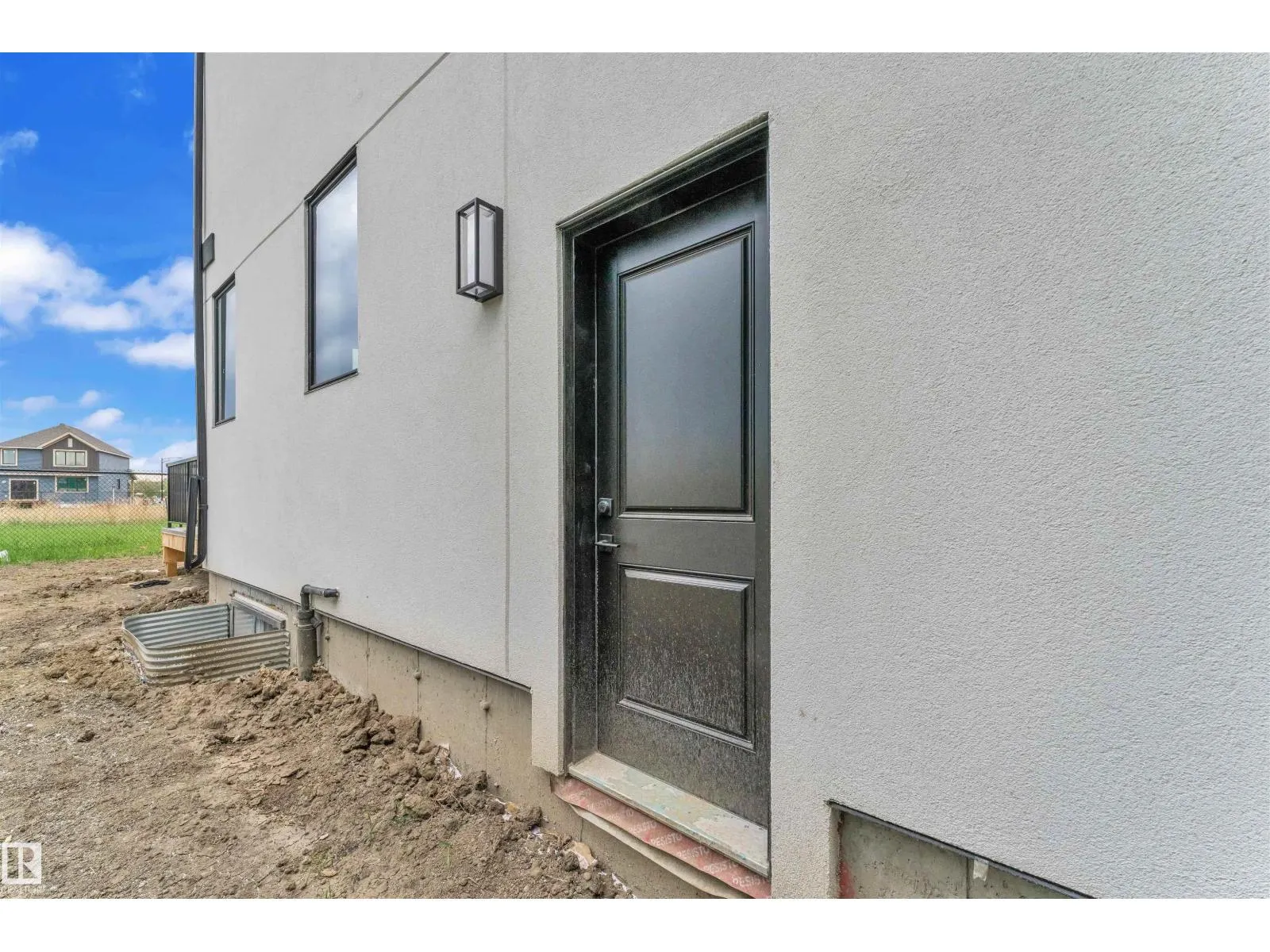 703 166 AV NE