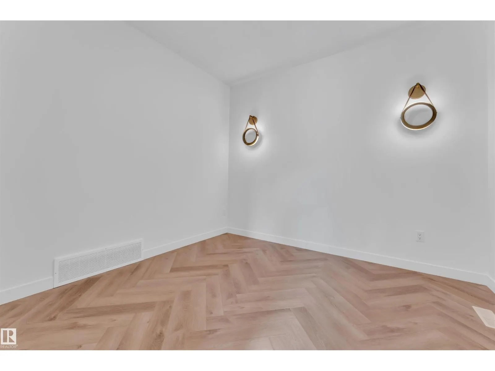 703 166 AV NE