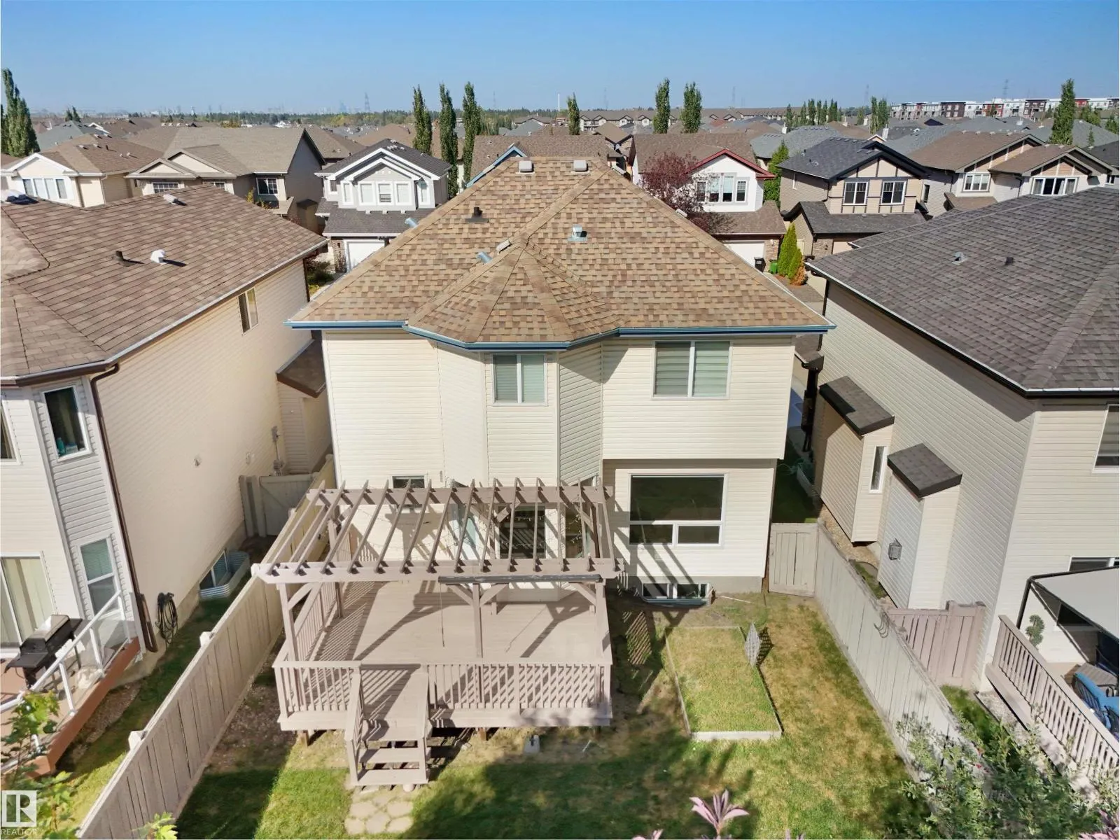 6735 19 AV SW