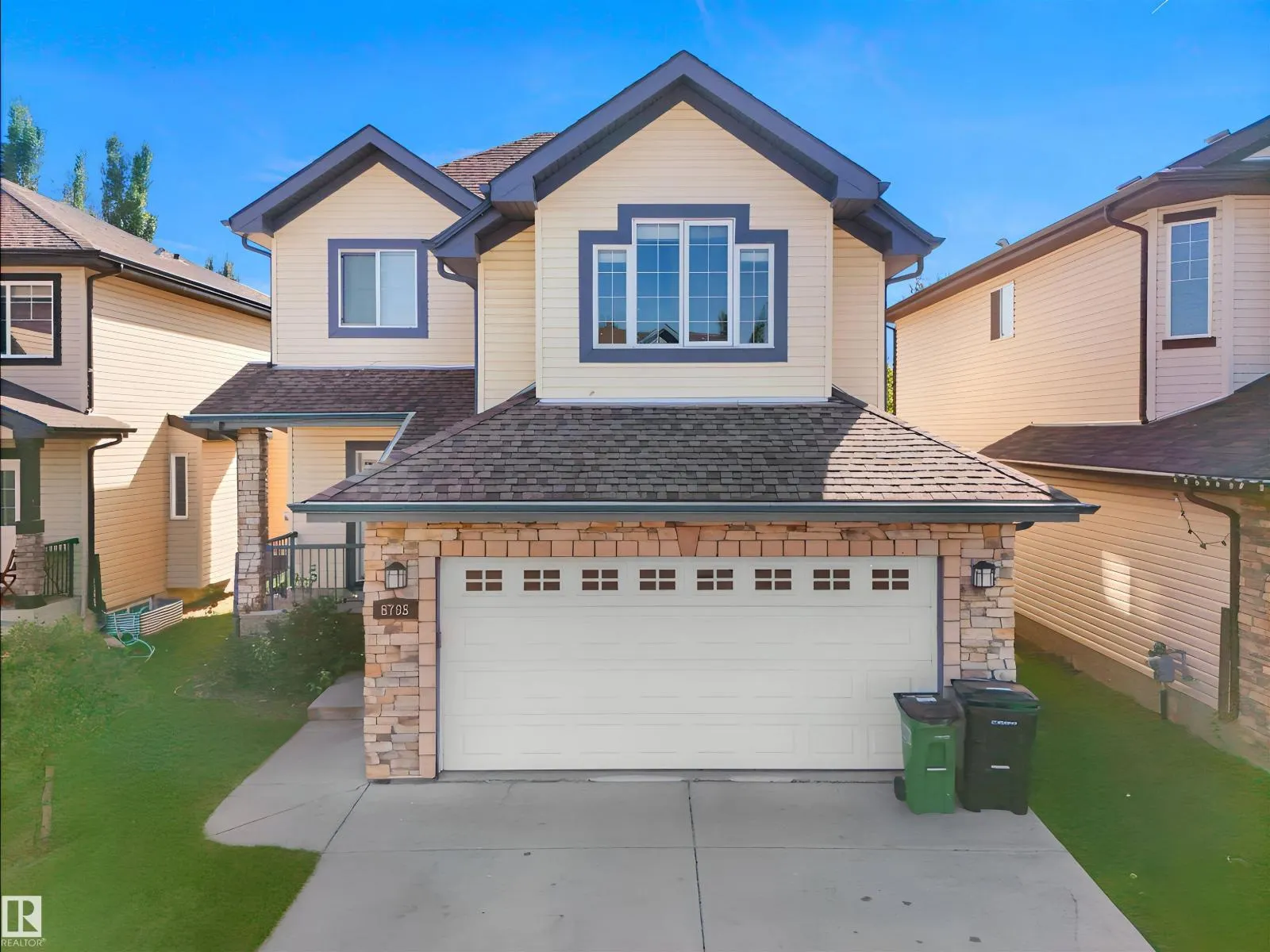 6735 19 AV SW