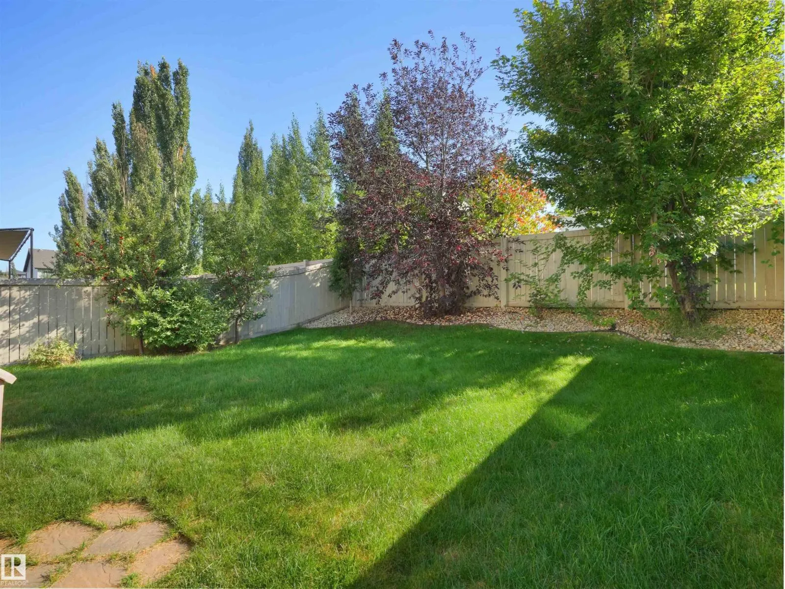 6735 19 AV SW