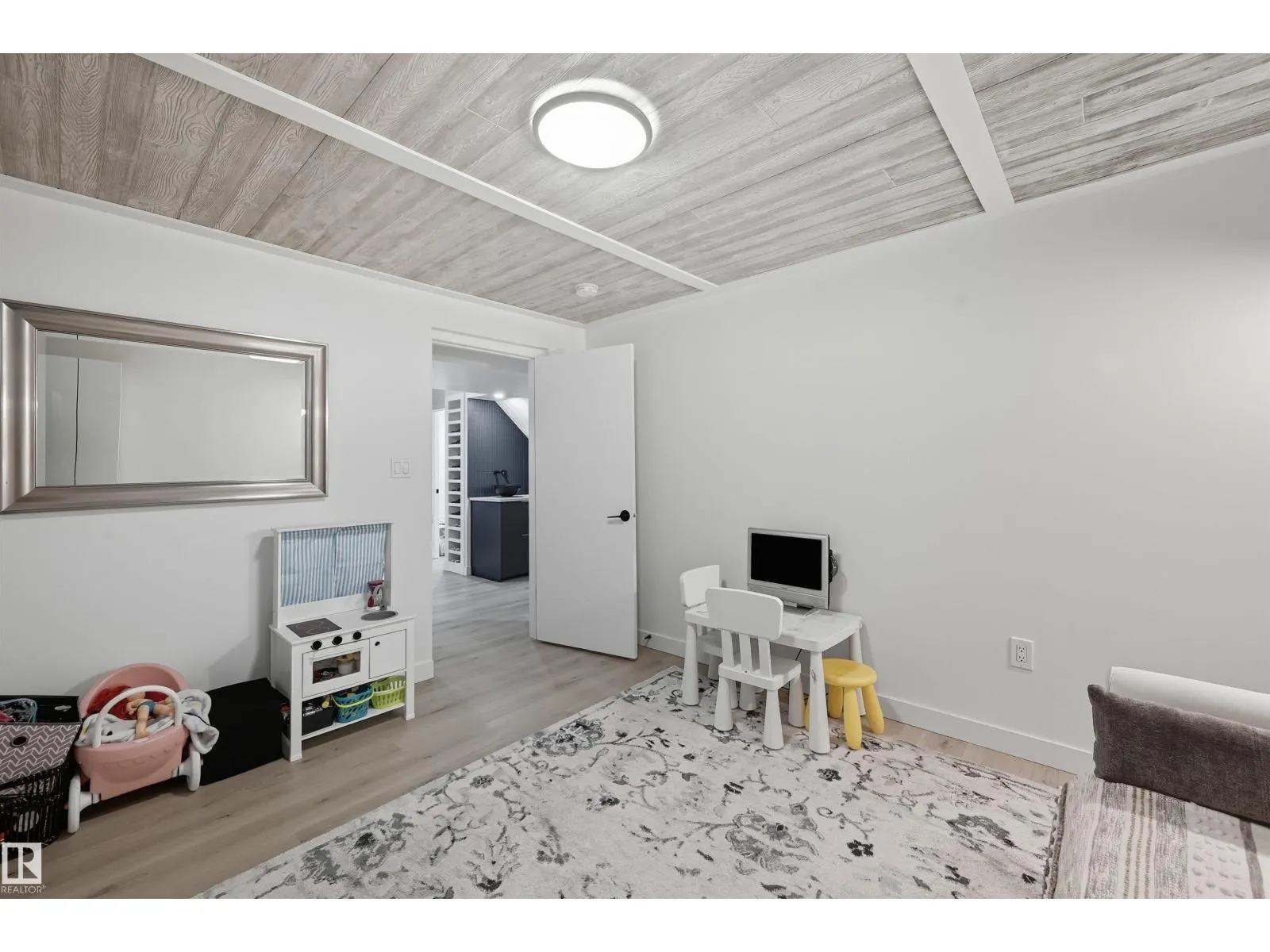 #21 10 BLACKBURN DR W SW