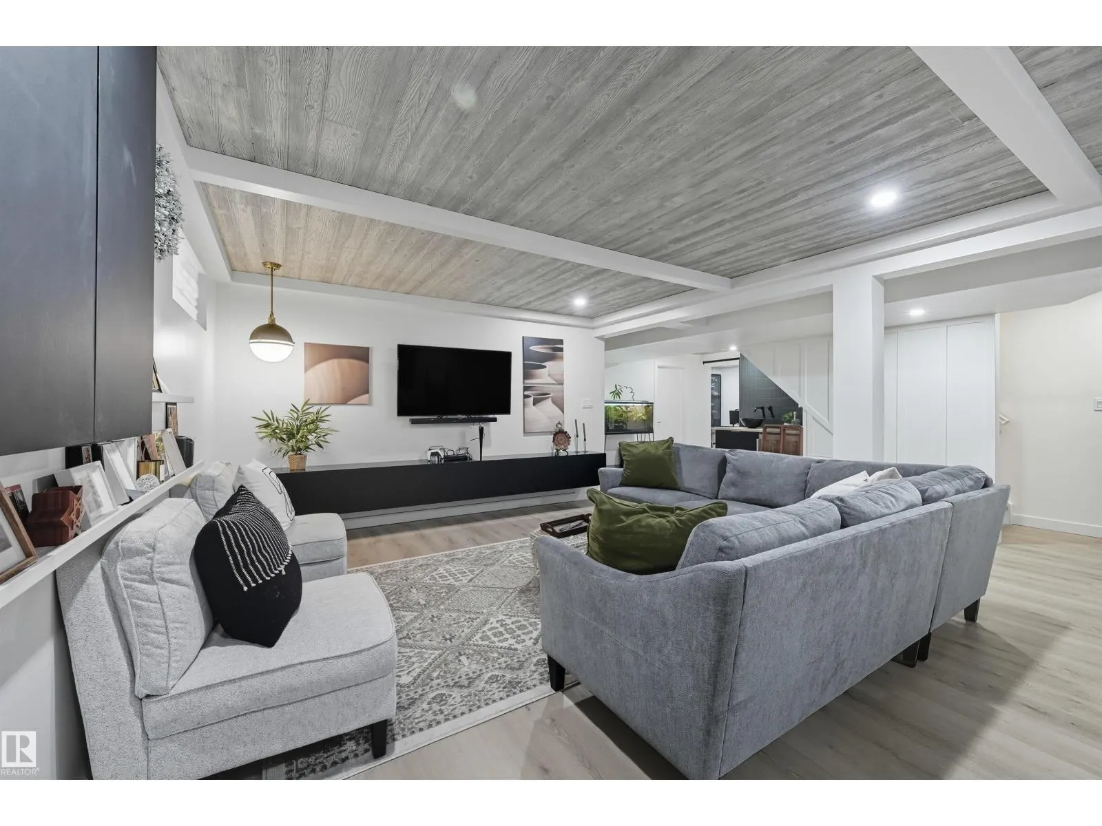 #21 10 BLACKBURN DR W SW