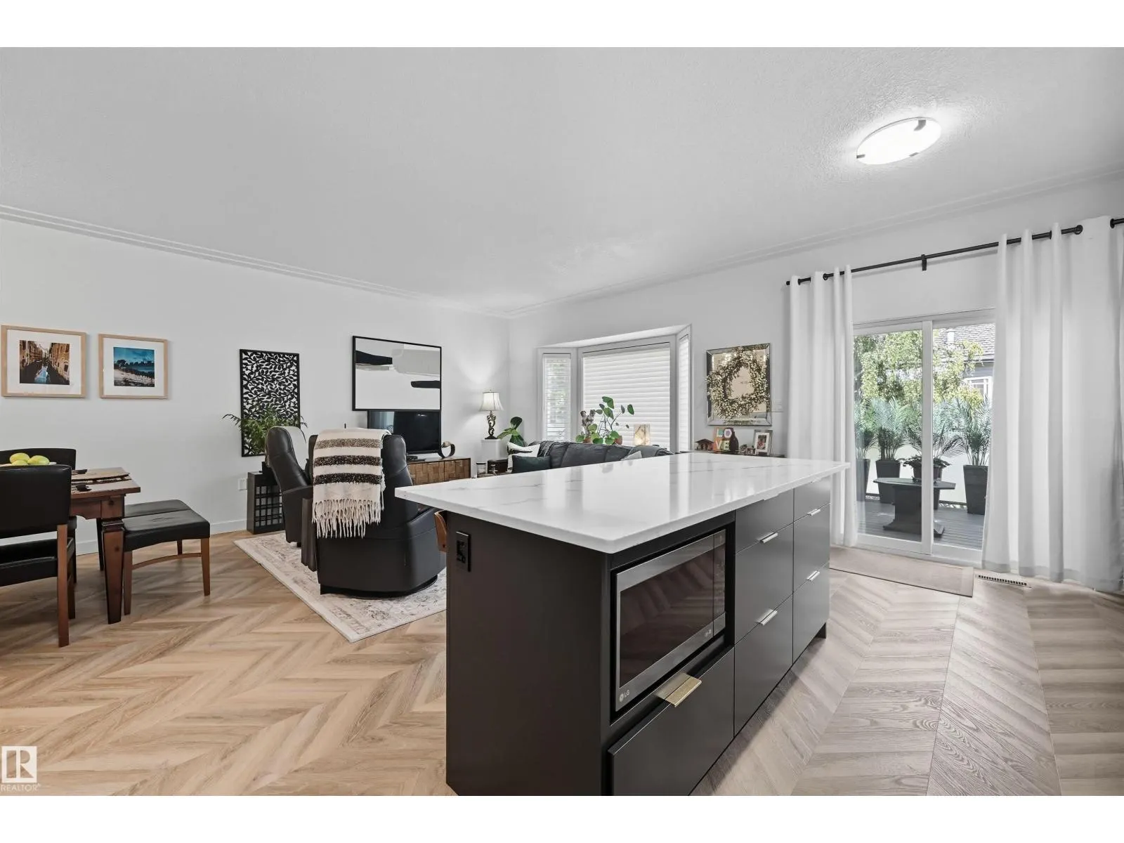 #21 10 BLACKBURN DR W SW