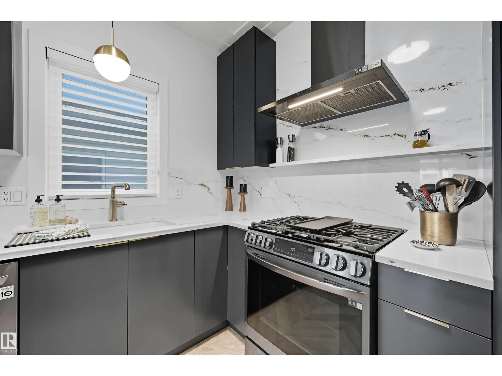 #21 10 BLACKBURN DR W SW
