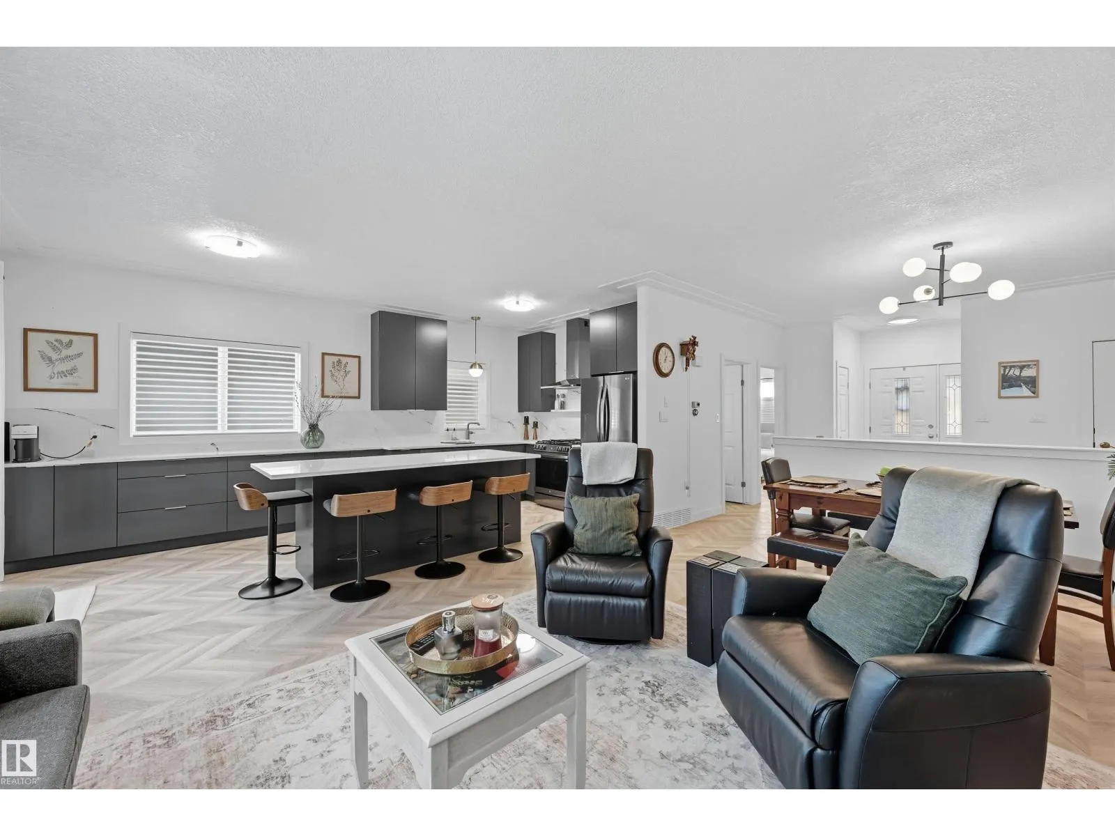#21 10 BLACKBURN DR W SW