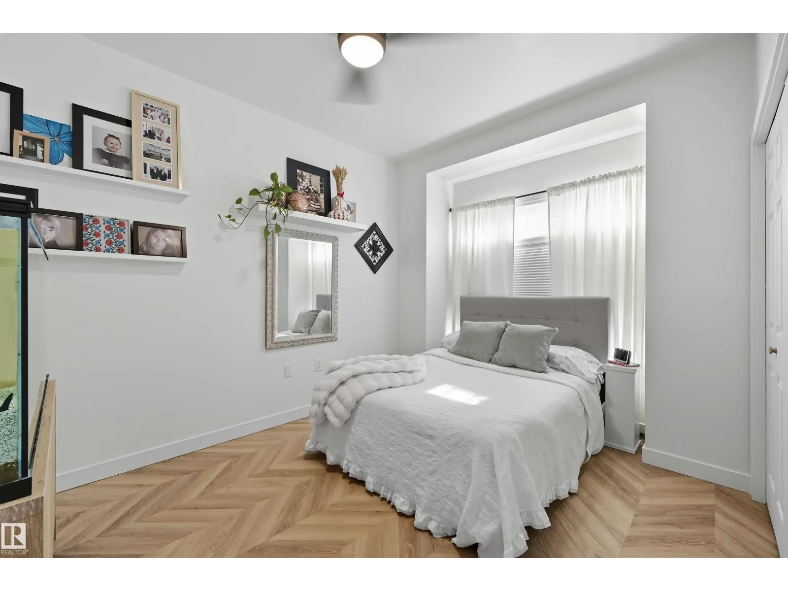 #21 10 BLACKBURN DR W SW