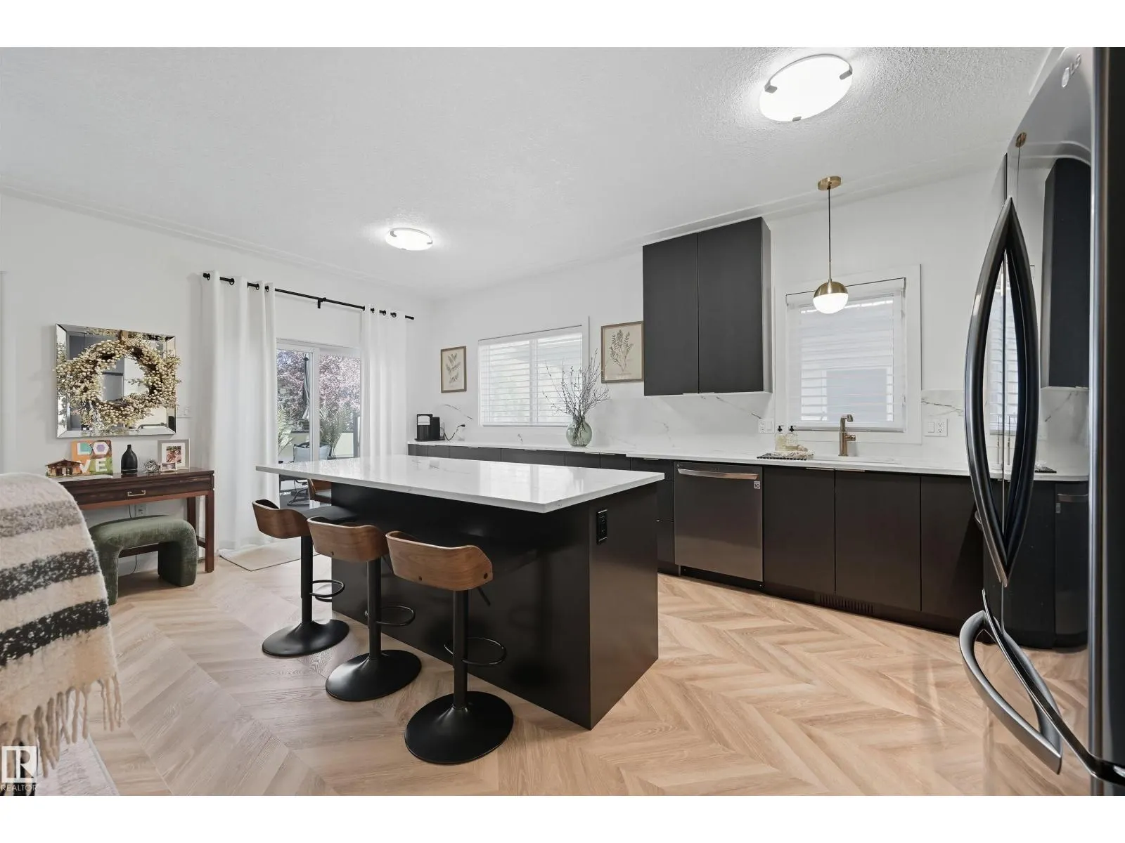 #21 10 BLACKBURN DR W SW