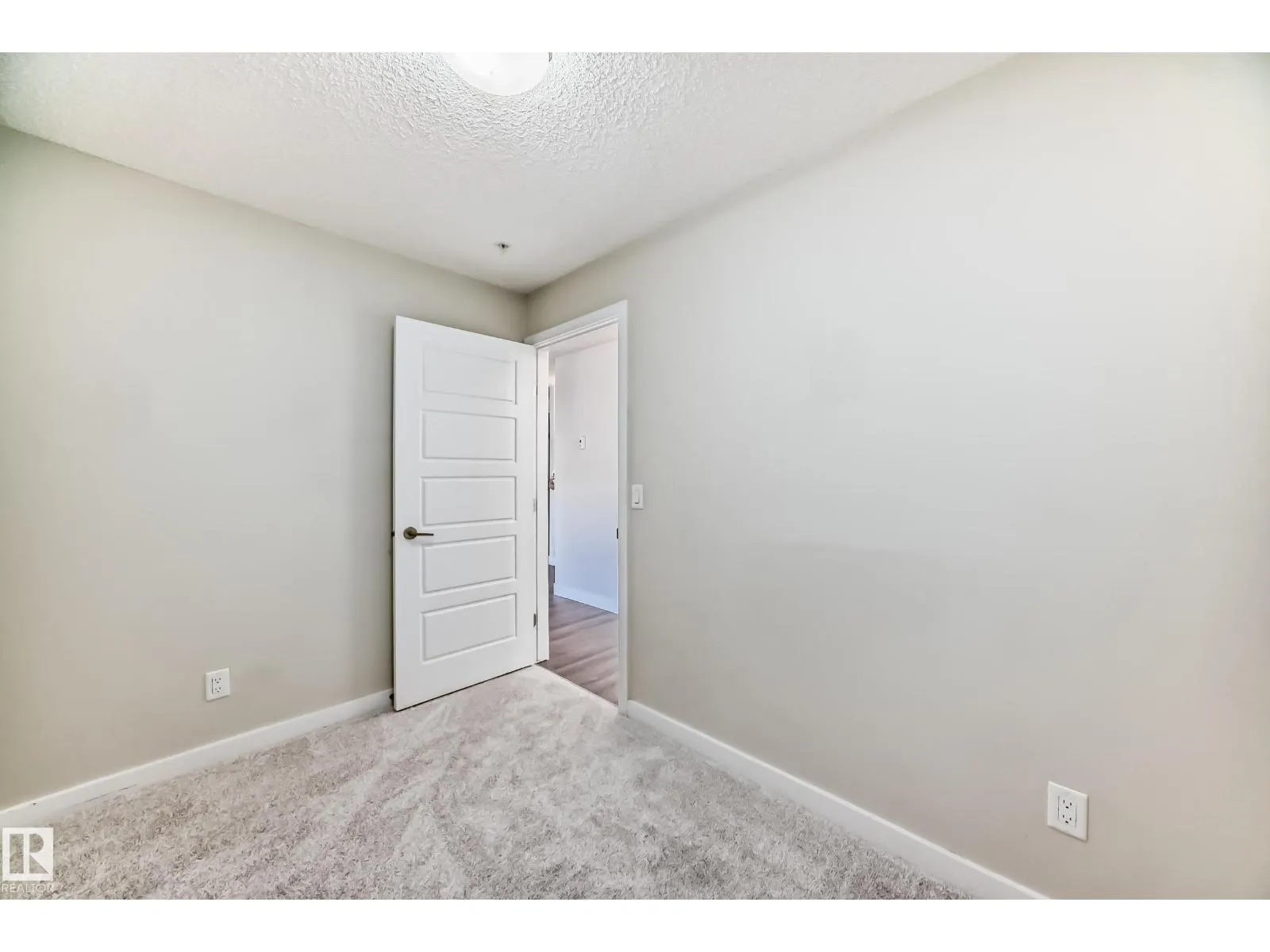 #220 14808 125 ST NW