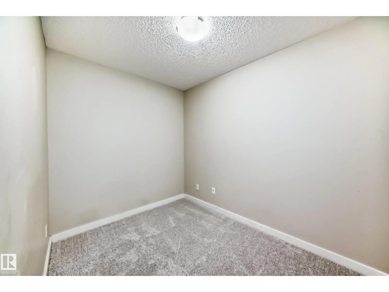 #220 14808 125 ST NW