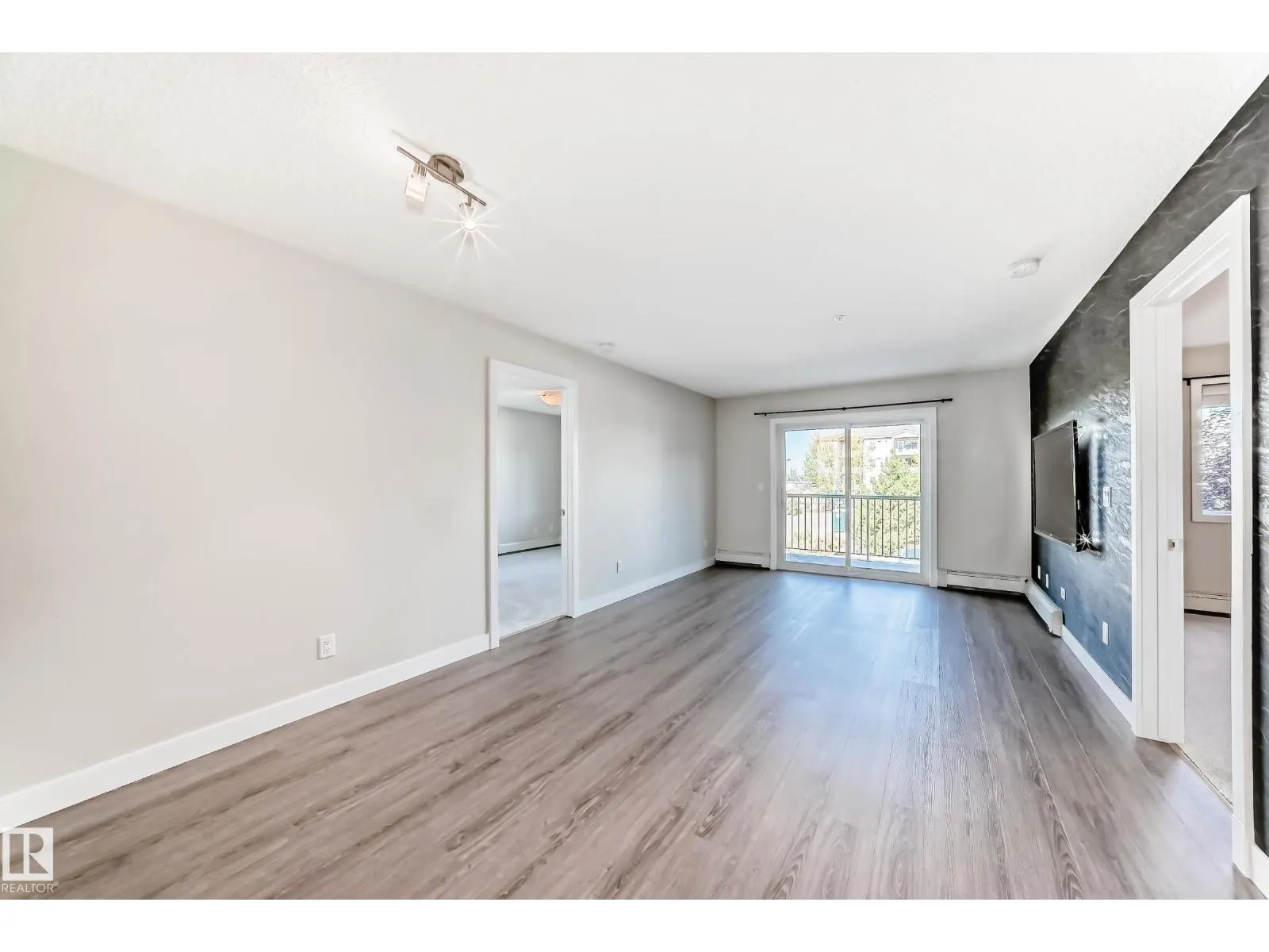 #220 14808 125 ST NW