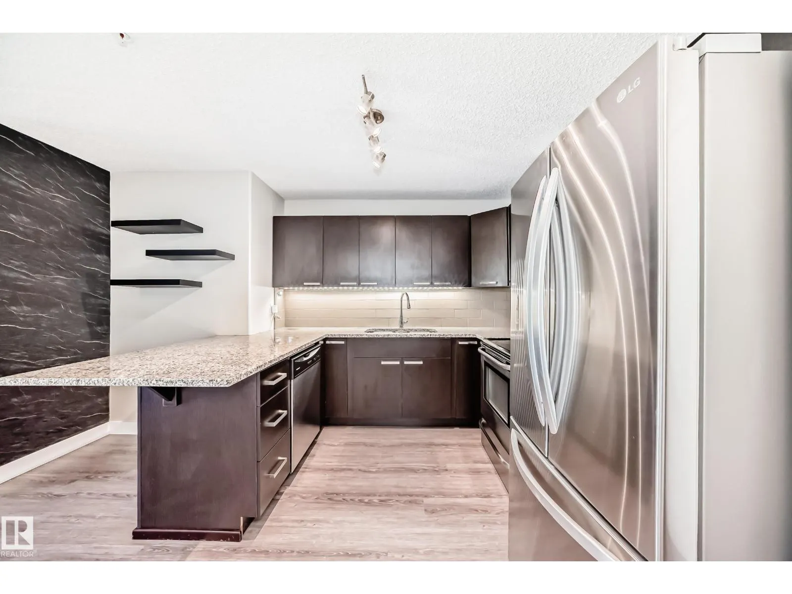 #220 14808 125 ST NW