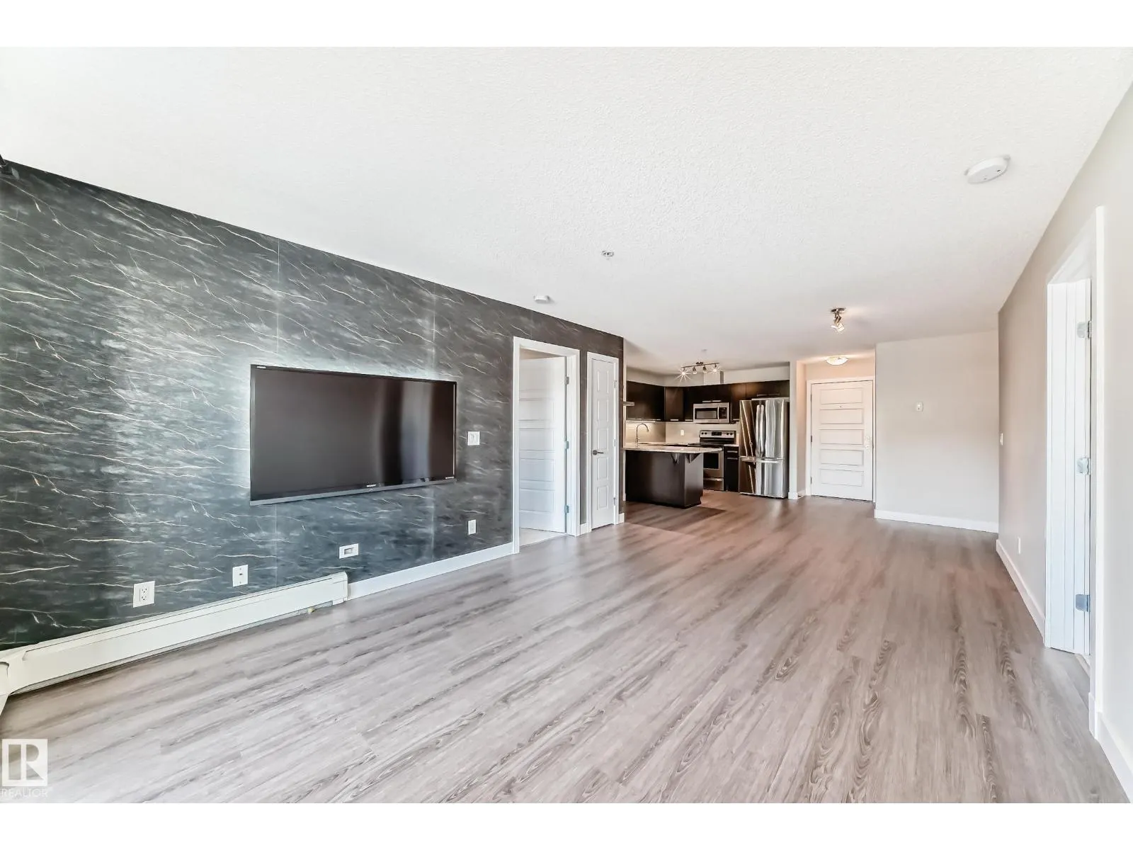 #220 14808 125 ST NW