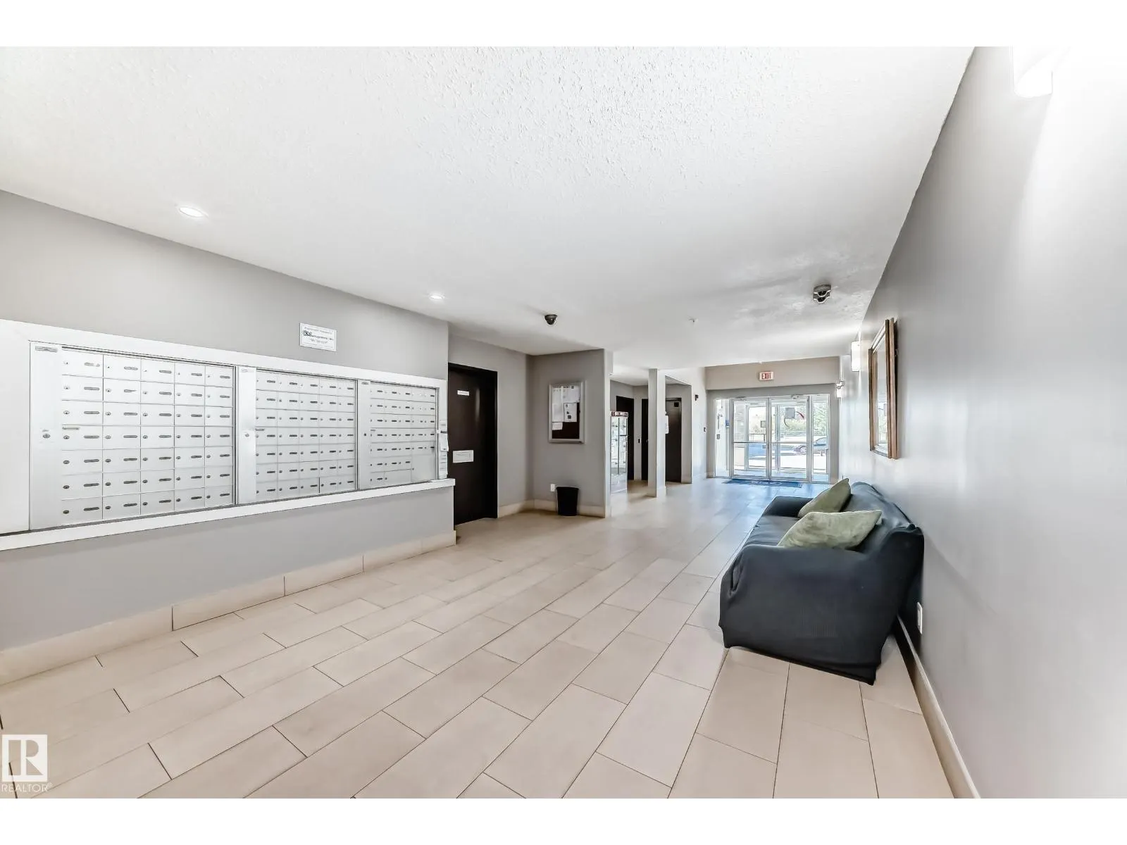 #220 14808 125 ST NW