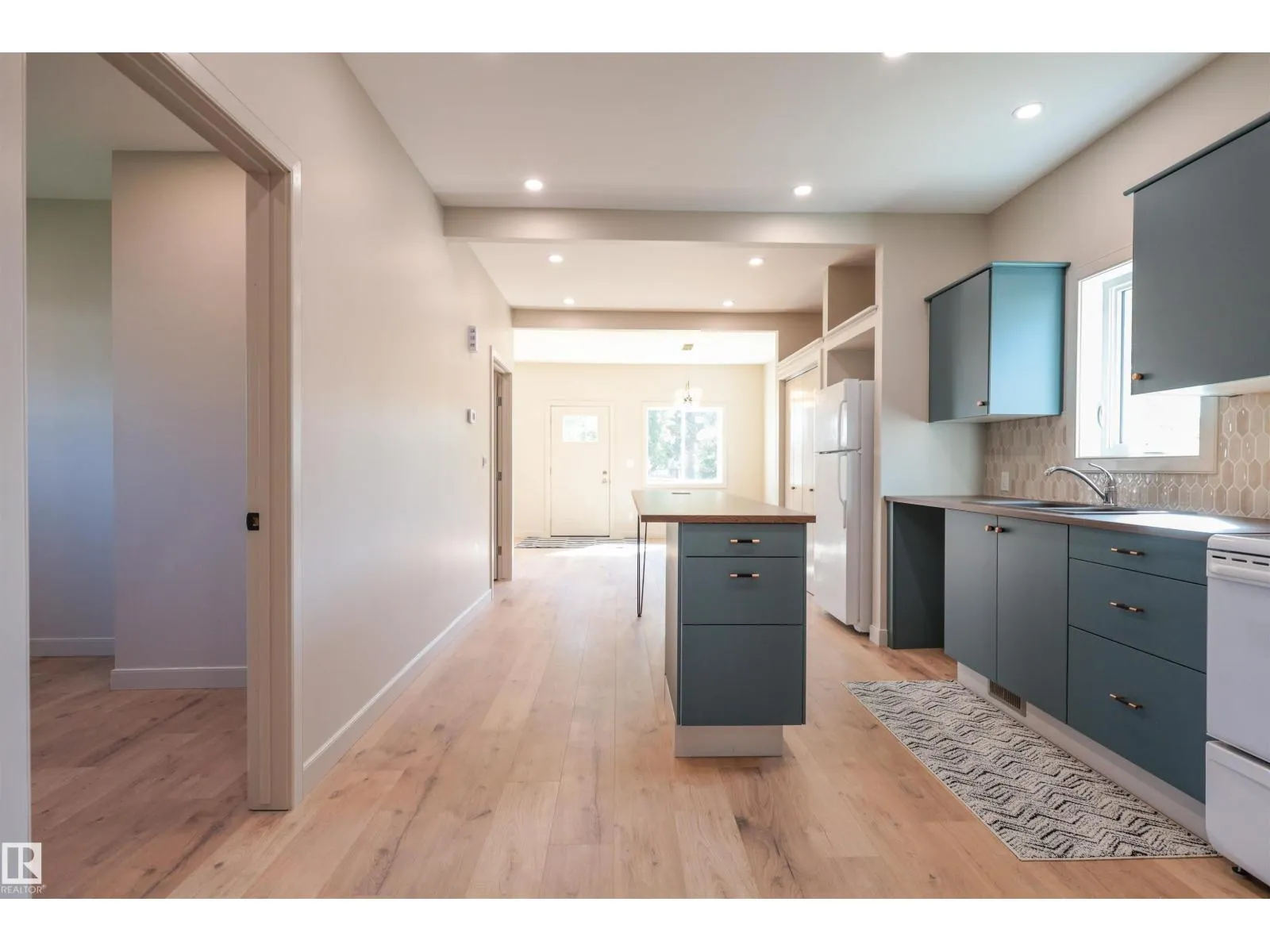 9836 109 ST