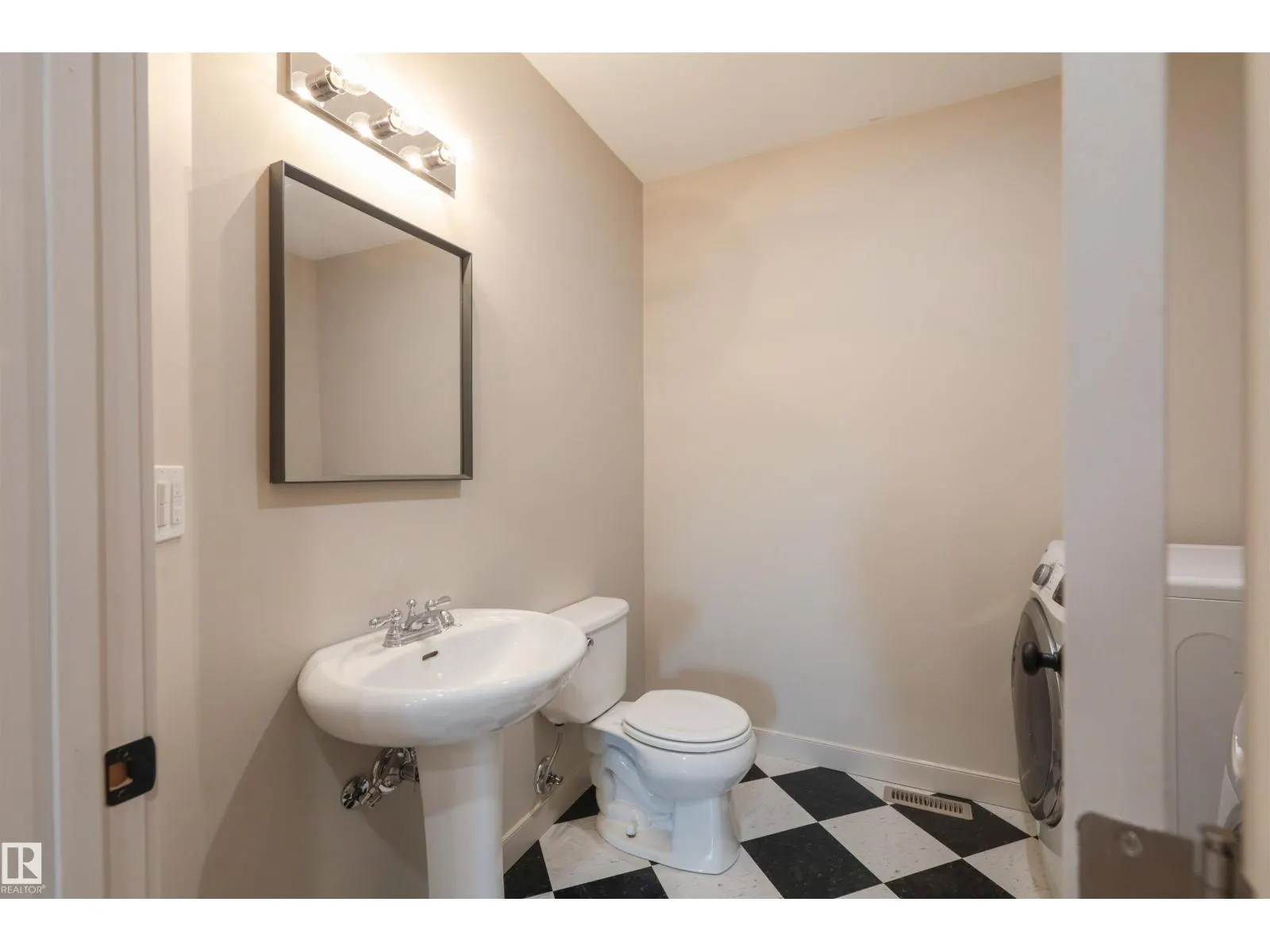 9836 109 ST