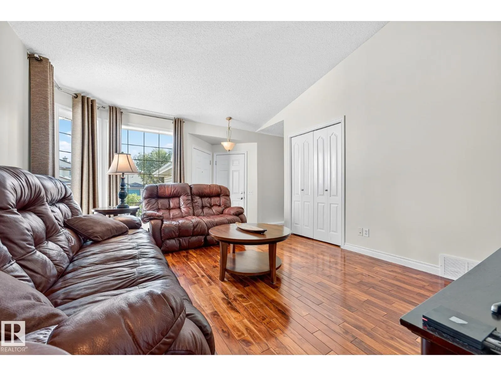 193 LAKEWOOD DR