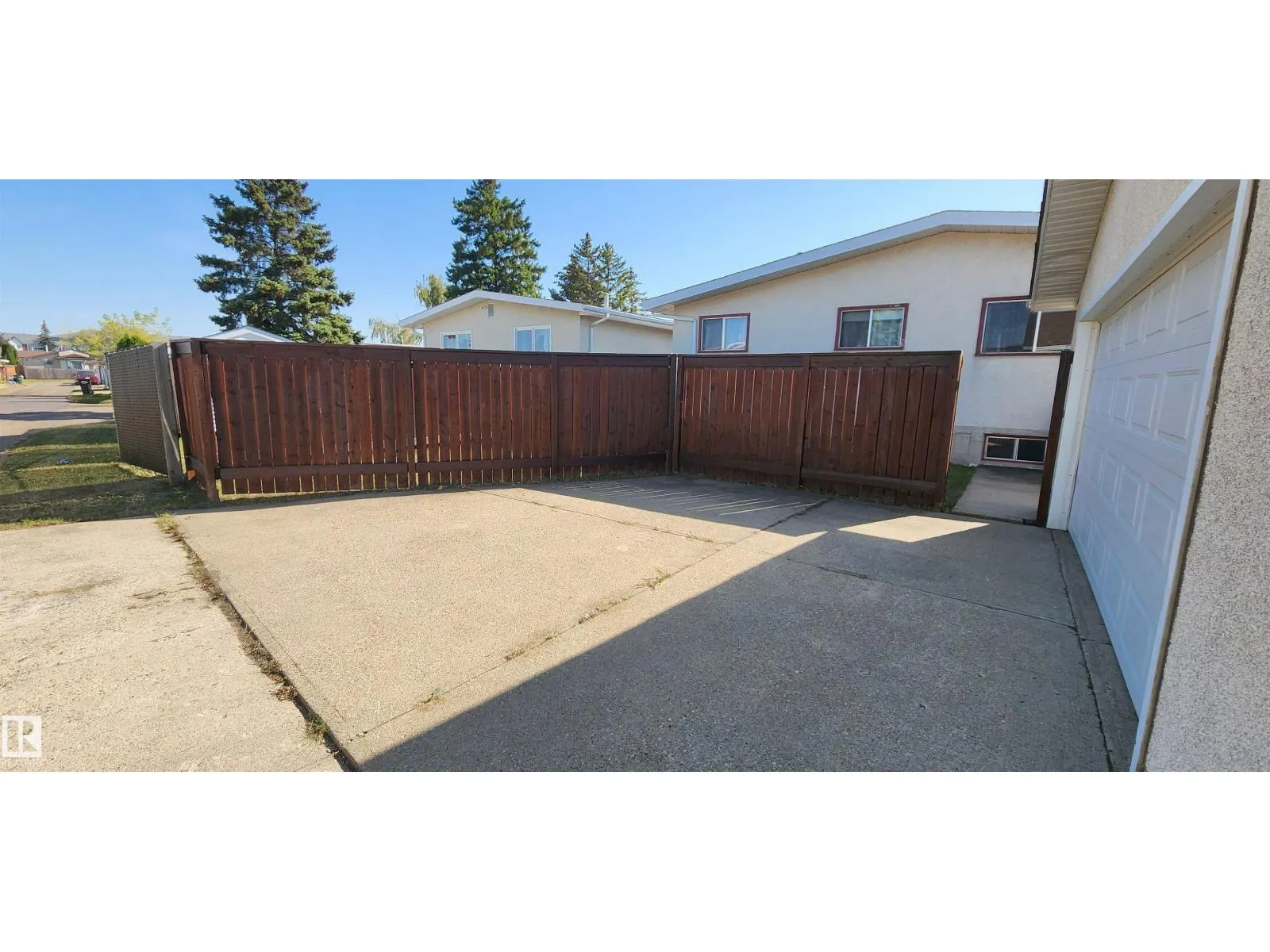 11436 143 AV NW
