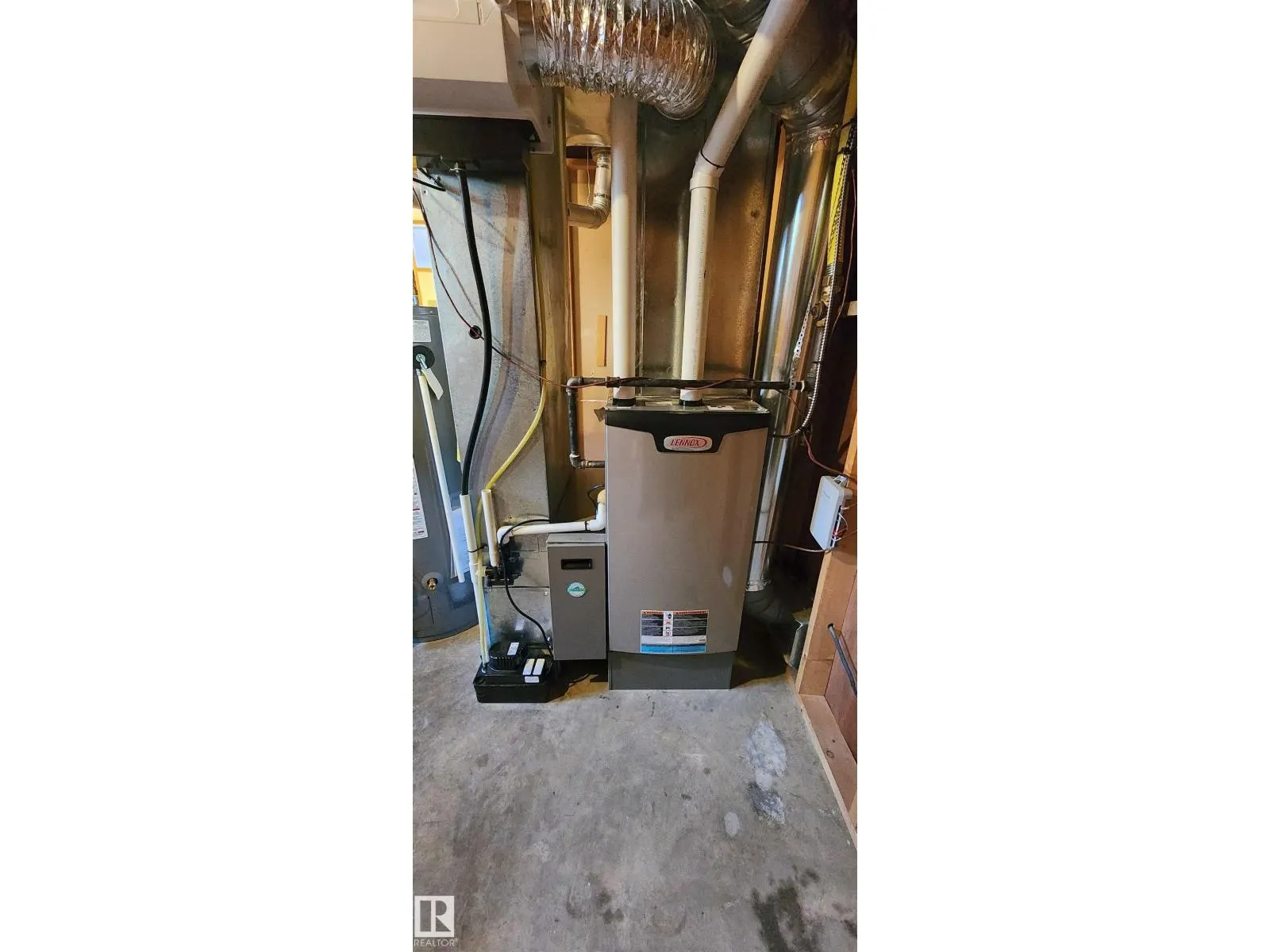 11436 143 AV NW
