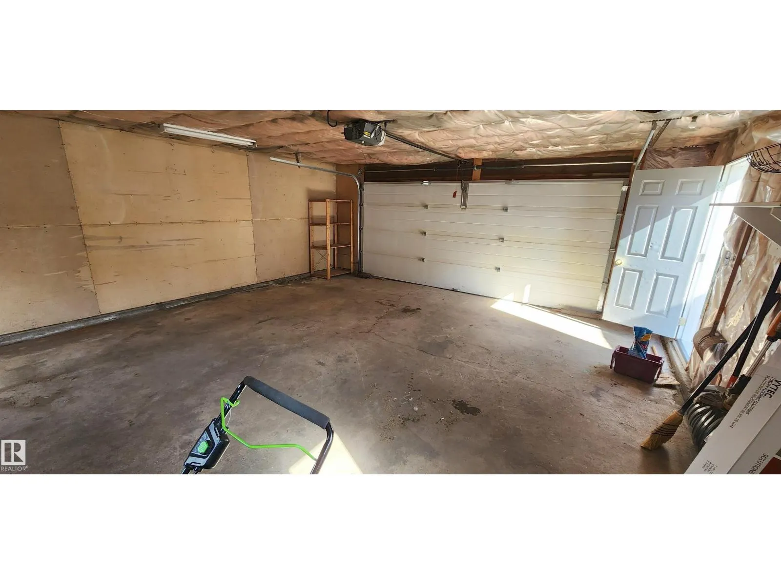 11436 143 AV NW