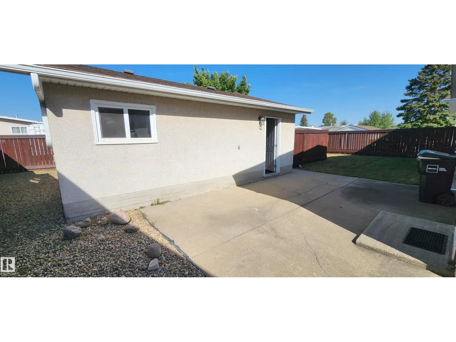 11436 143 AV NW