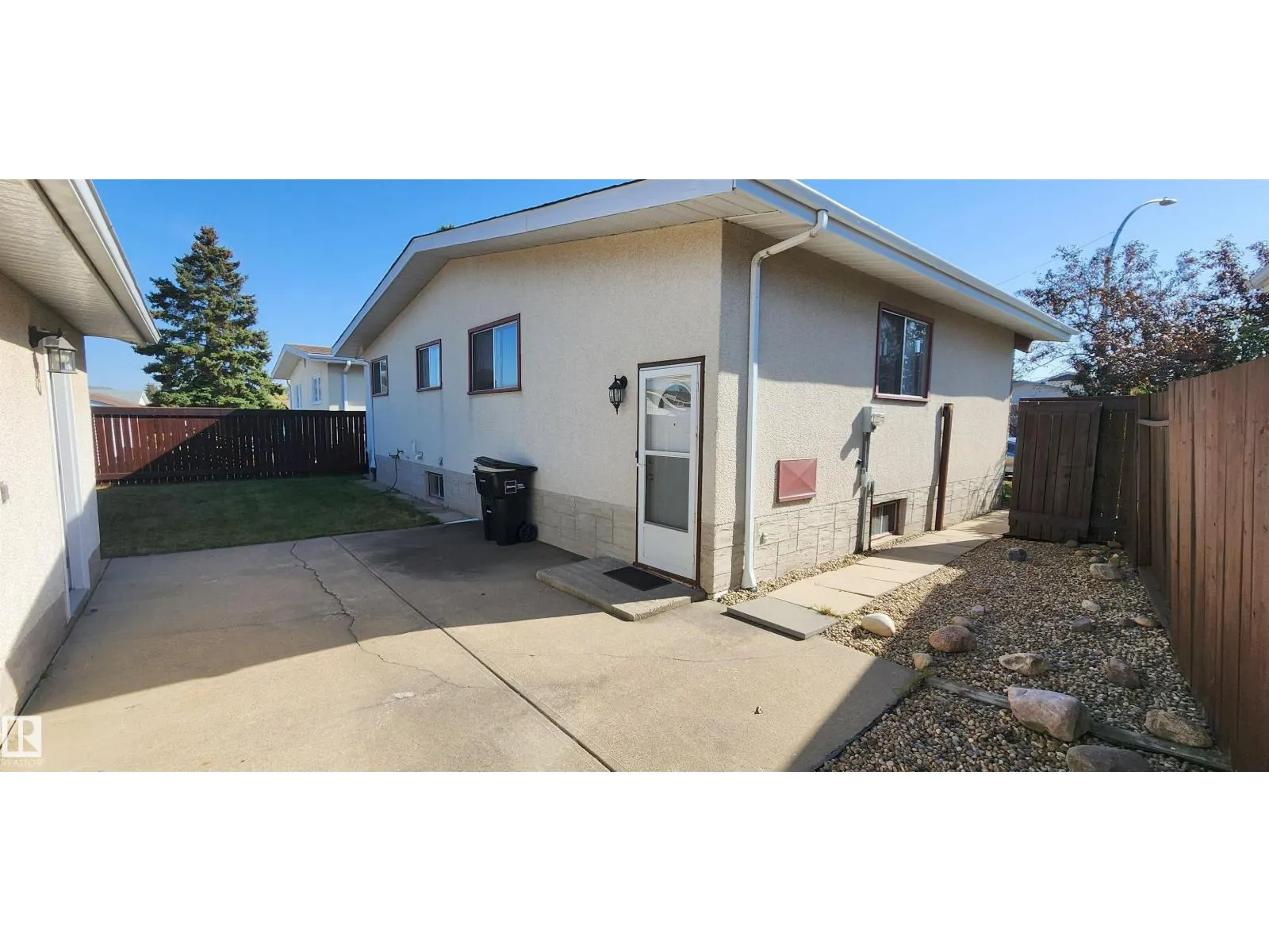 11436 143 AV NW