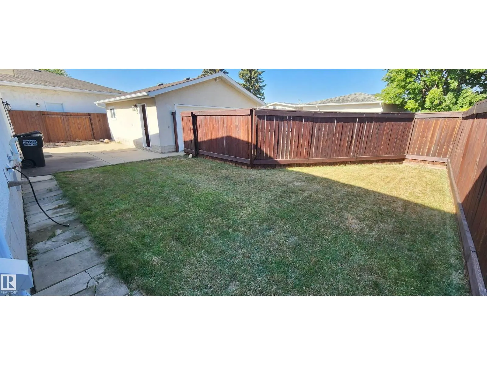 11436 143 AV NW
