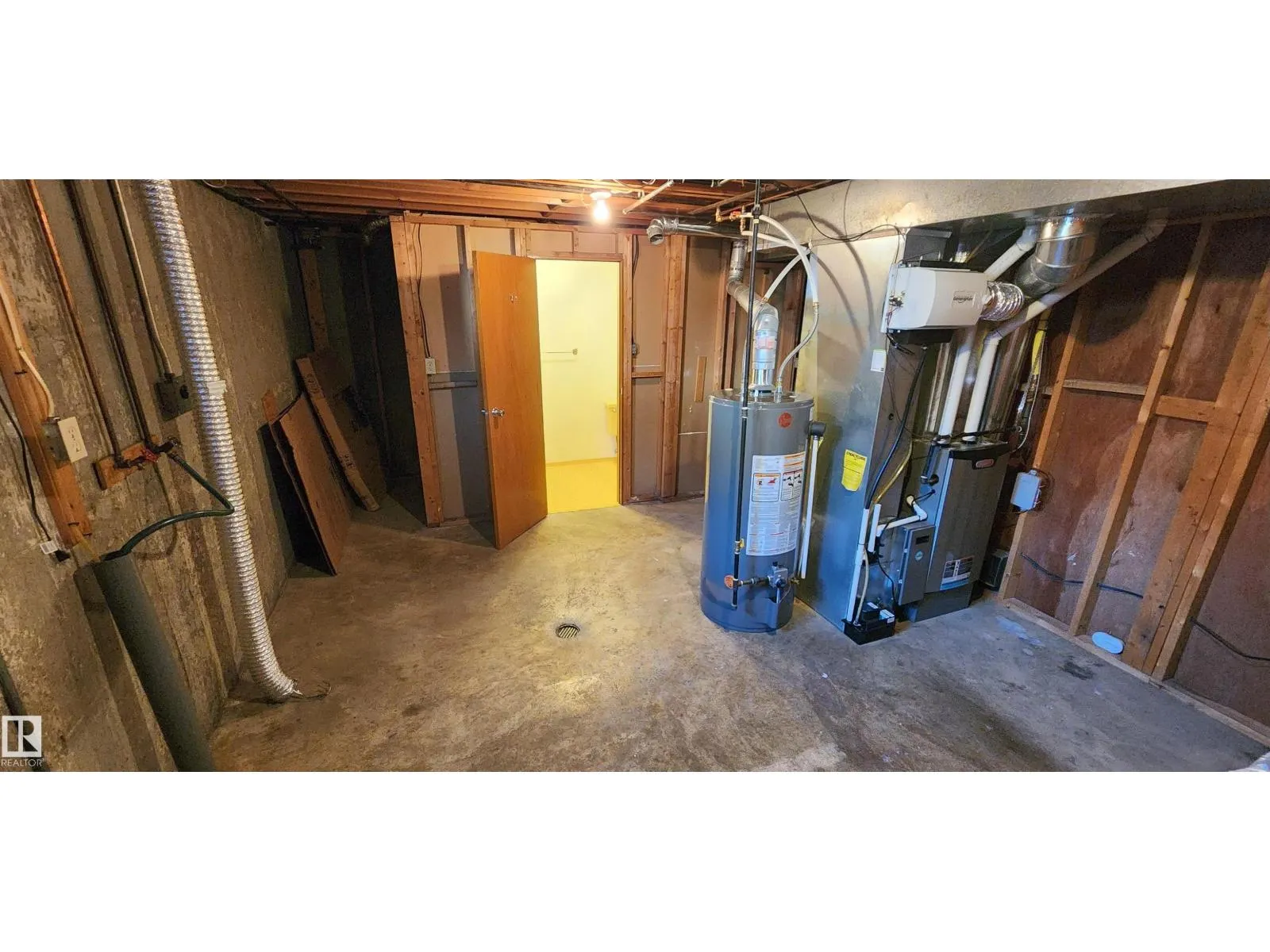 11436 143 AV NW
