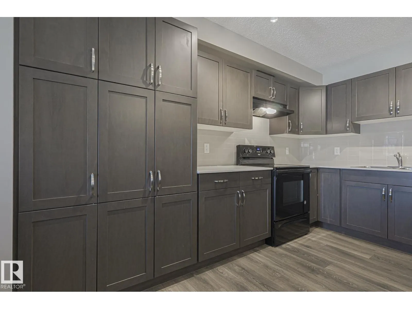 17251 9 AV SW