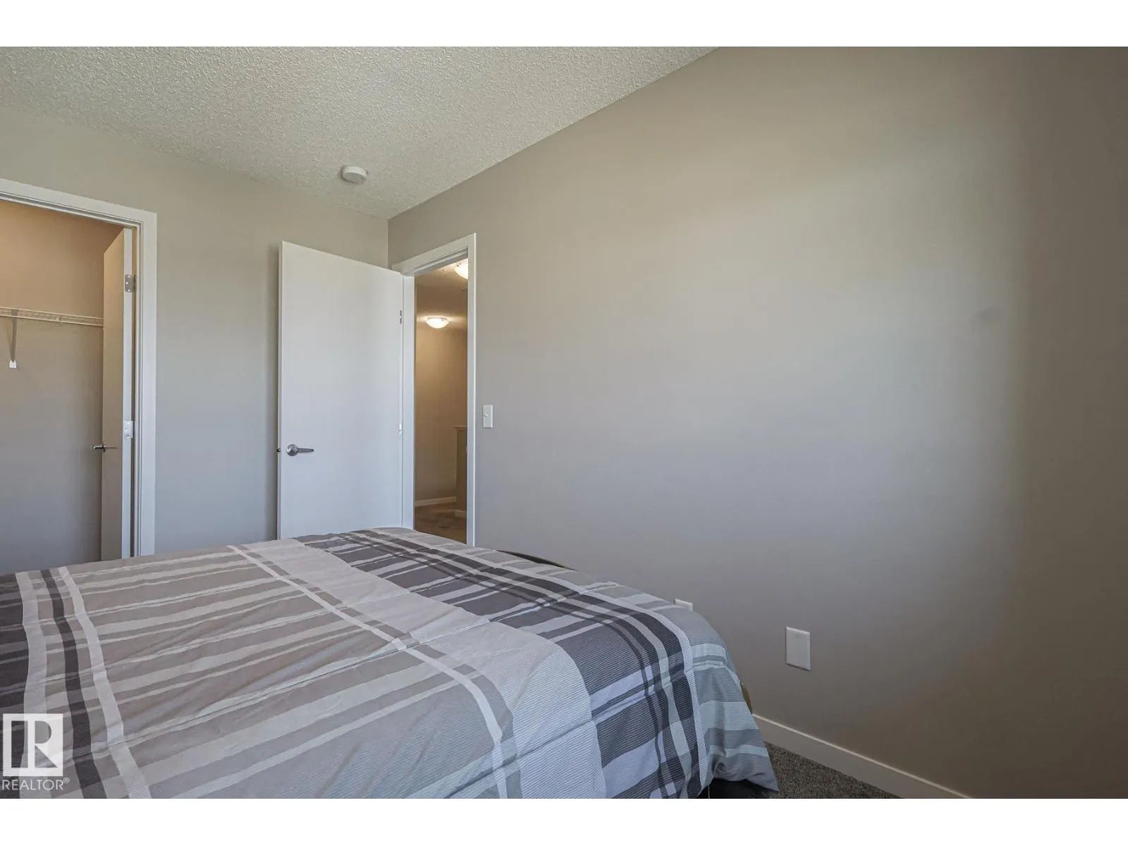 17251 9 AV SW
