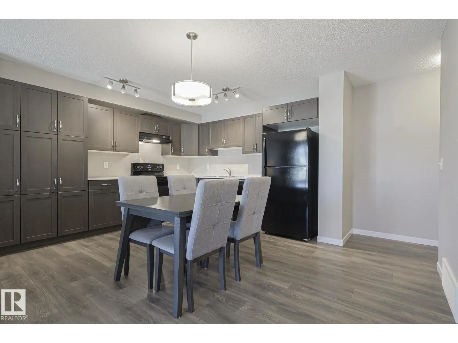 17251 9 AV SW