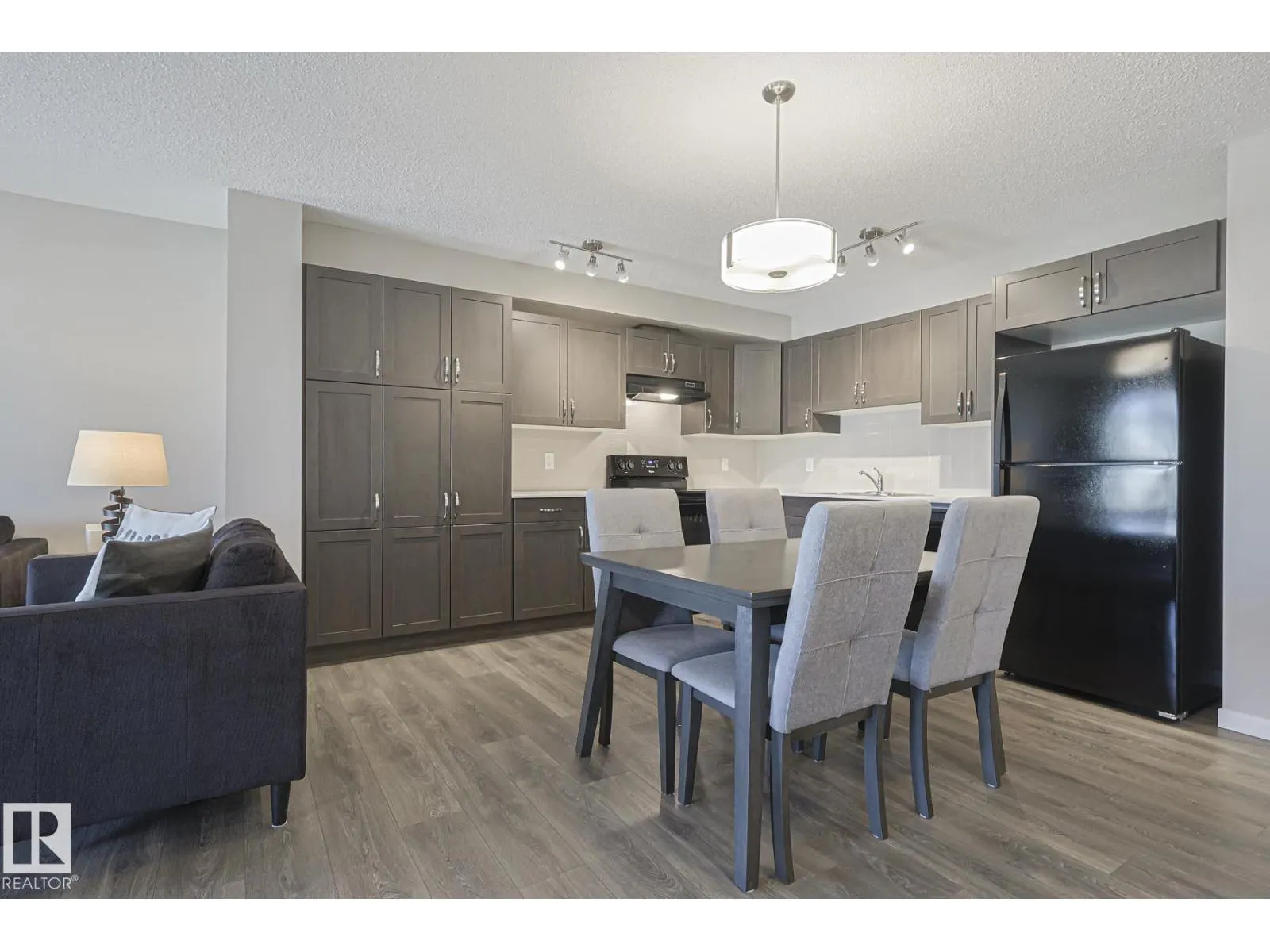 17251 9 AV SW