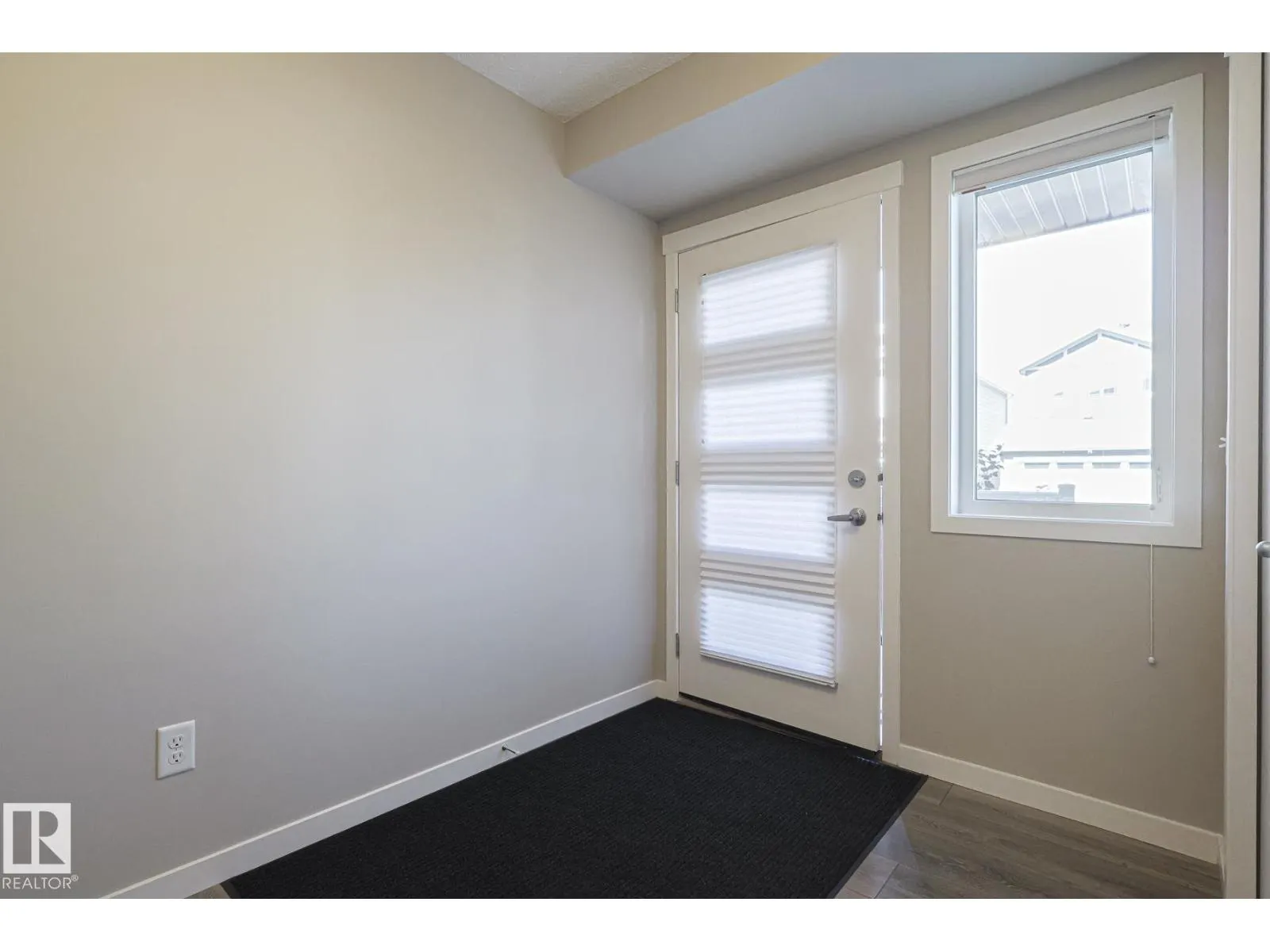 17251 9 AV SW