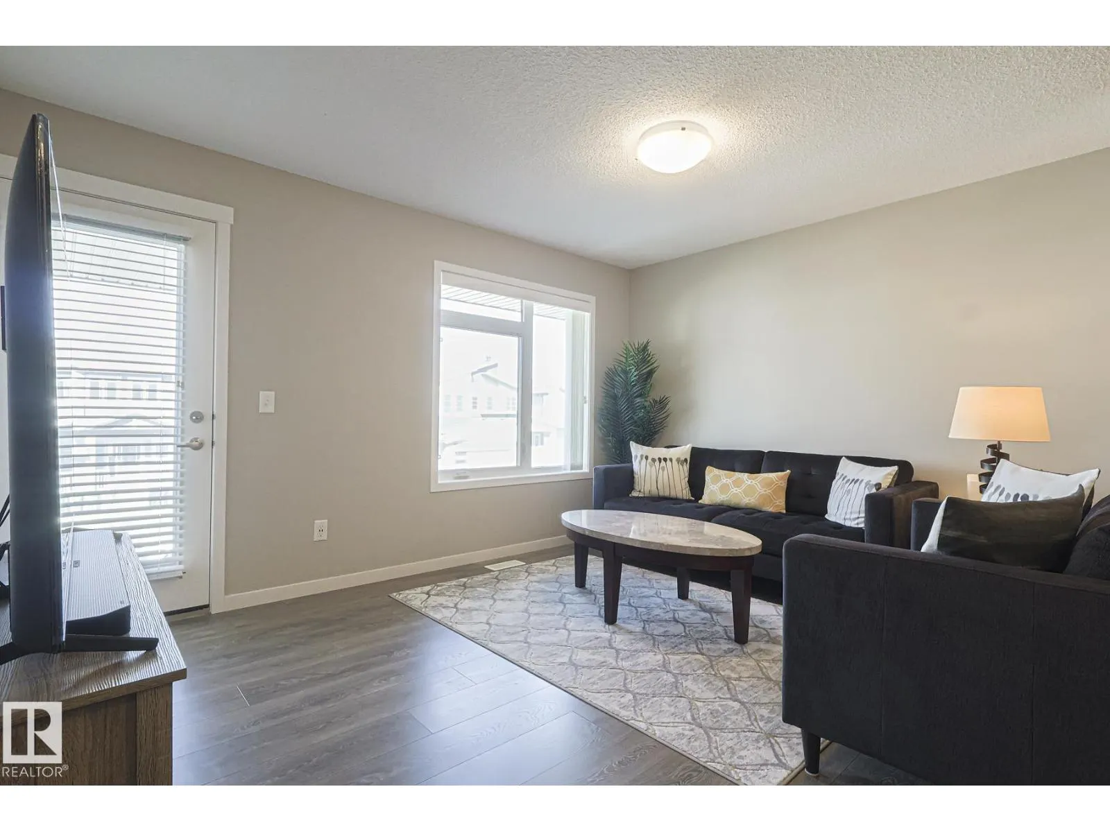 17251 9 AV SW