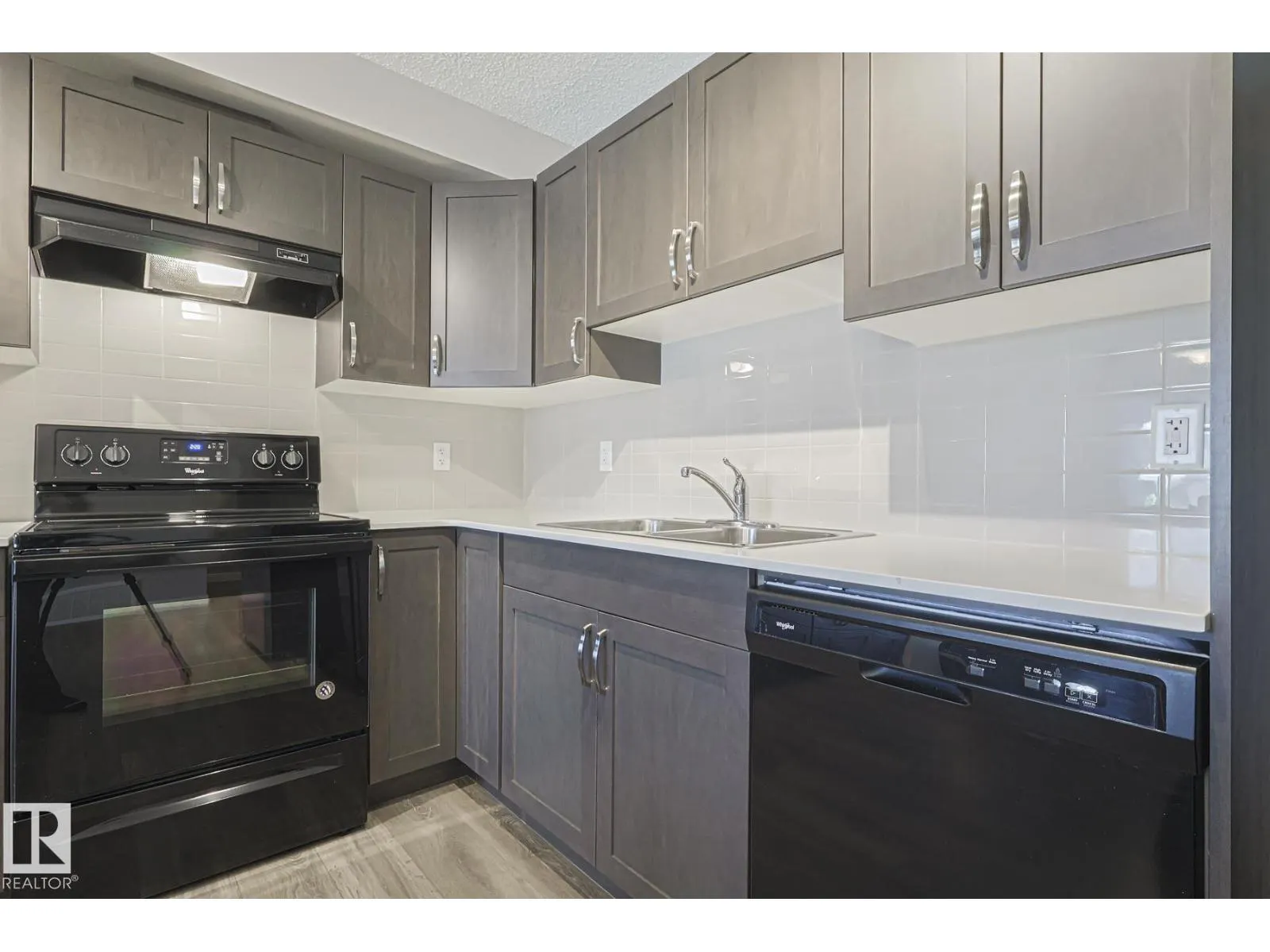 17251 9 AV SW